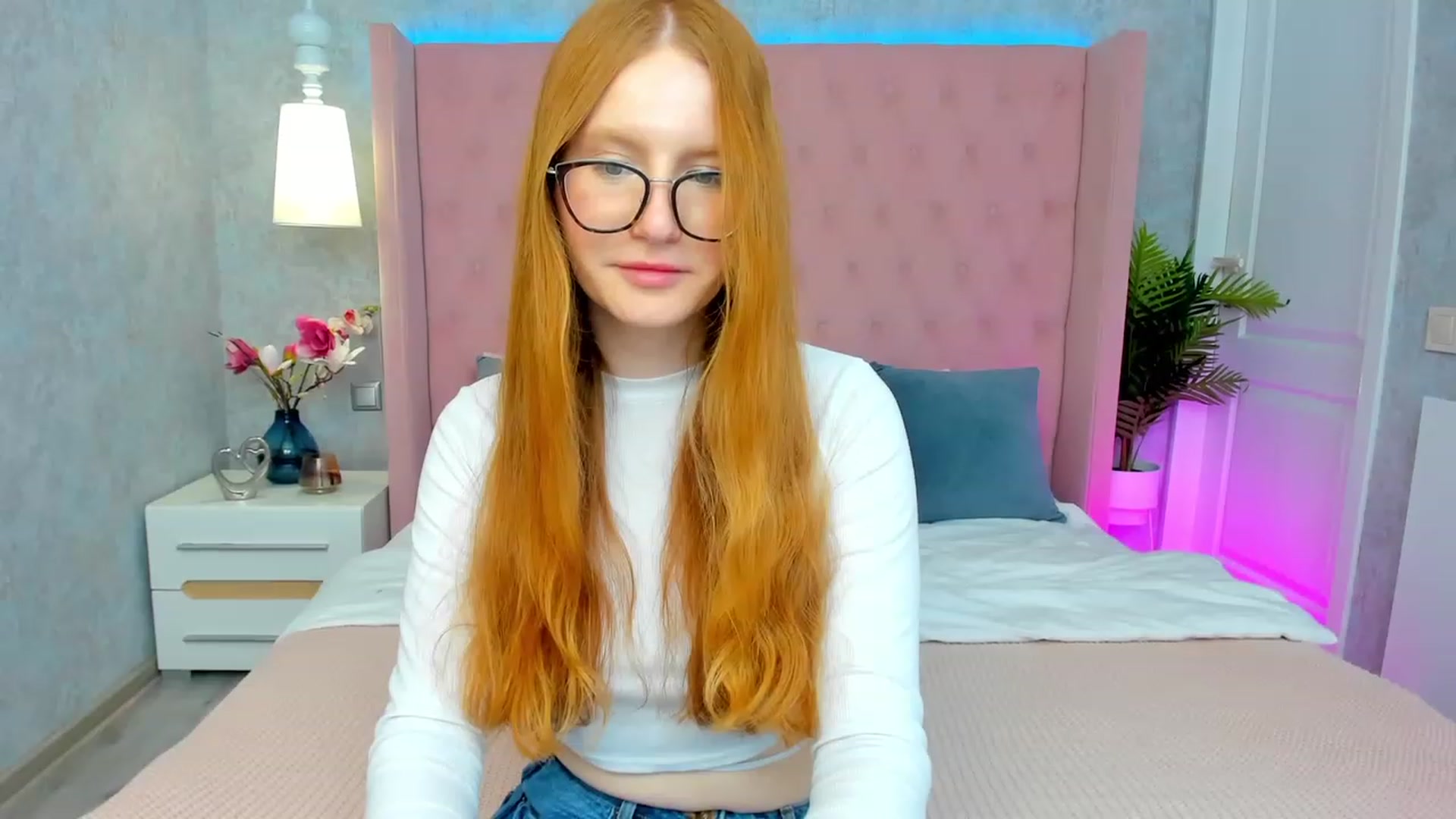Gallery image thumbnail from MiyaFoxy's myfreecams stream on, 05/28/2023, 18:42 image 12 of 20