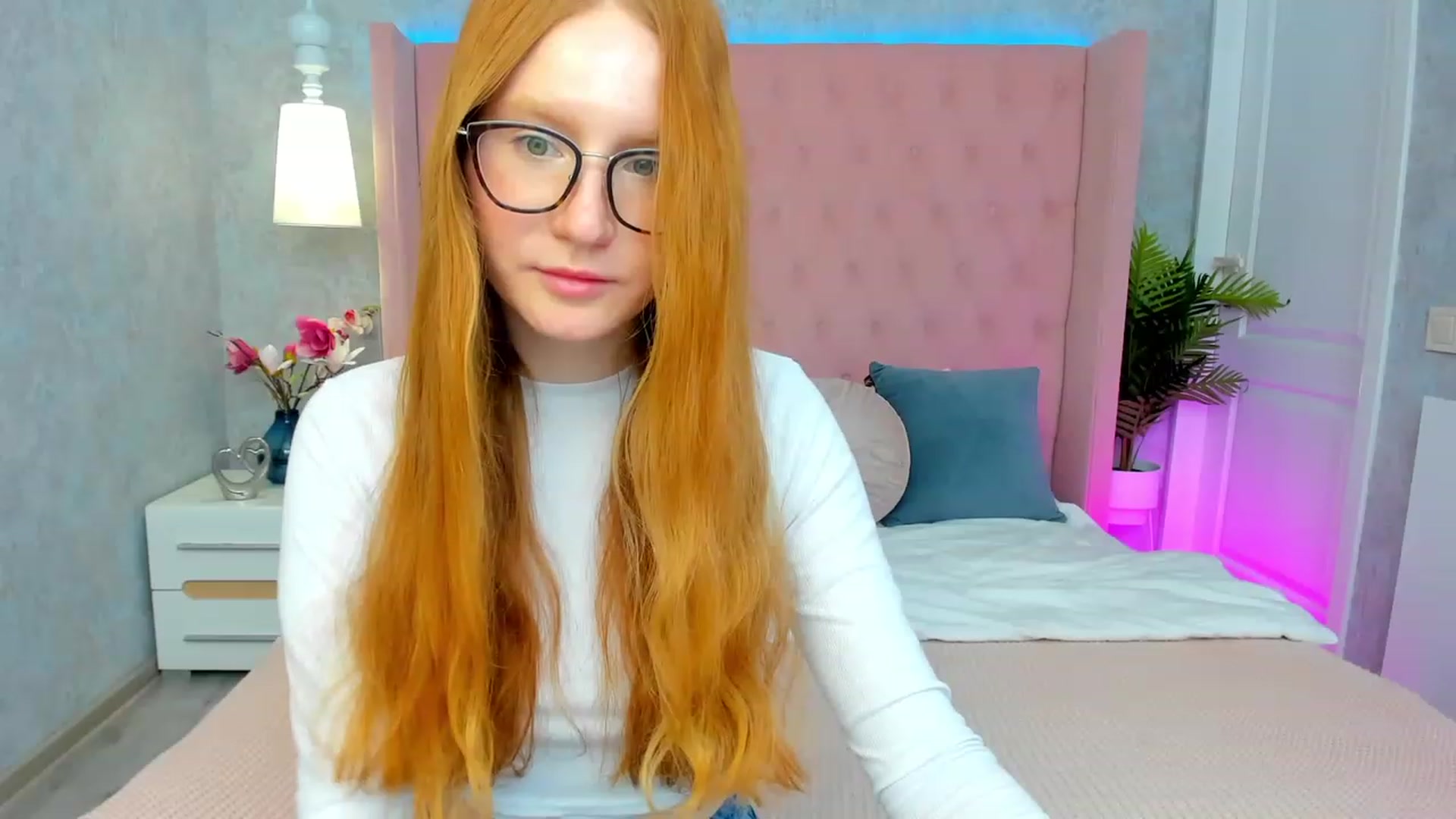 Gallery image thumbnail from MiyaFoxy's myfreecams stream on, 05/28/2023, 18:42 image 9 of 20