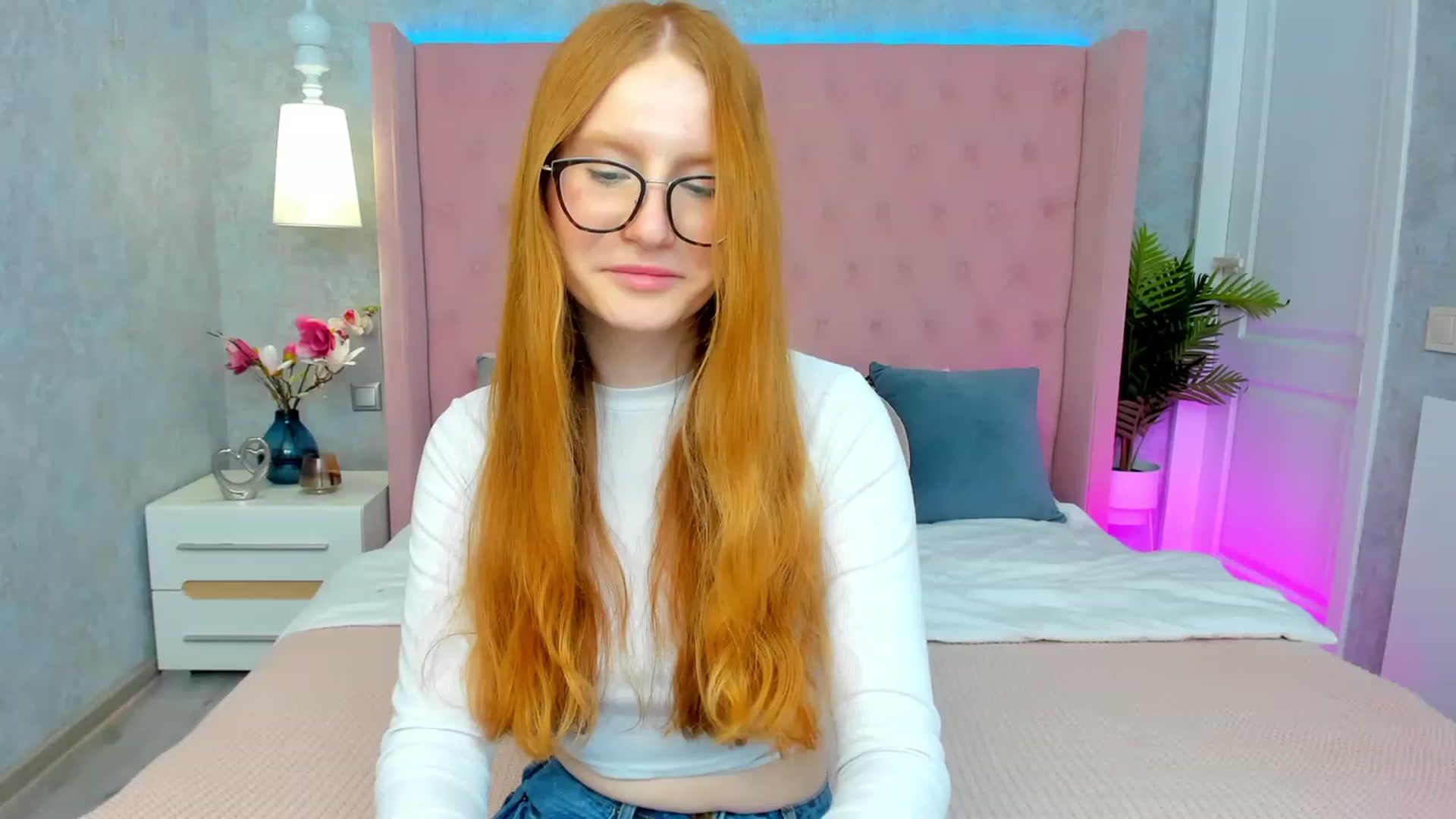 Gallery image thumbnail from MiyaFoxy's myfreecams stream on, 05/28/2023, 18:42 image 15 of 20
