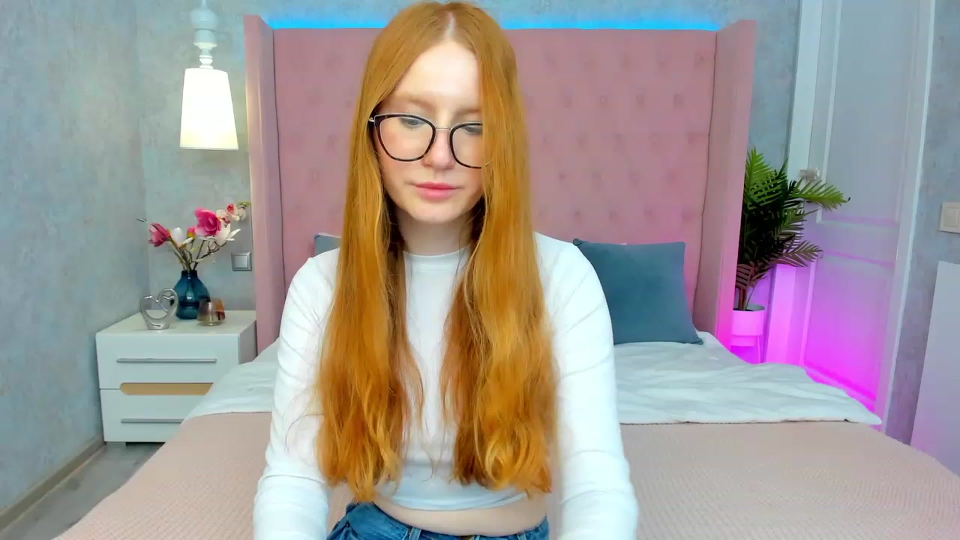 Gallery image thumbnail from MiyaFoxy's myfreecams stream on, 05/28/2023, 18:42 image 16 of 20