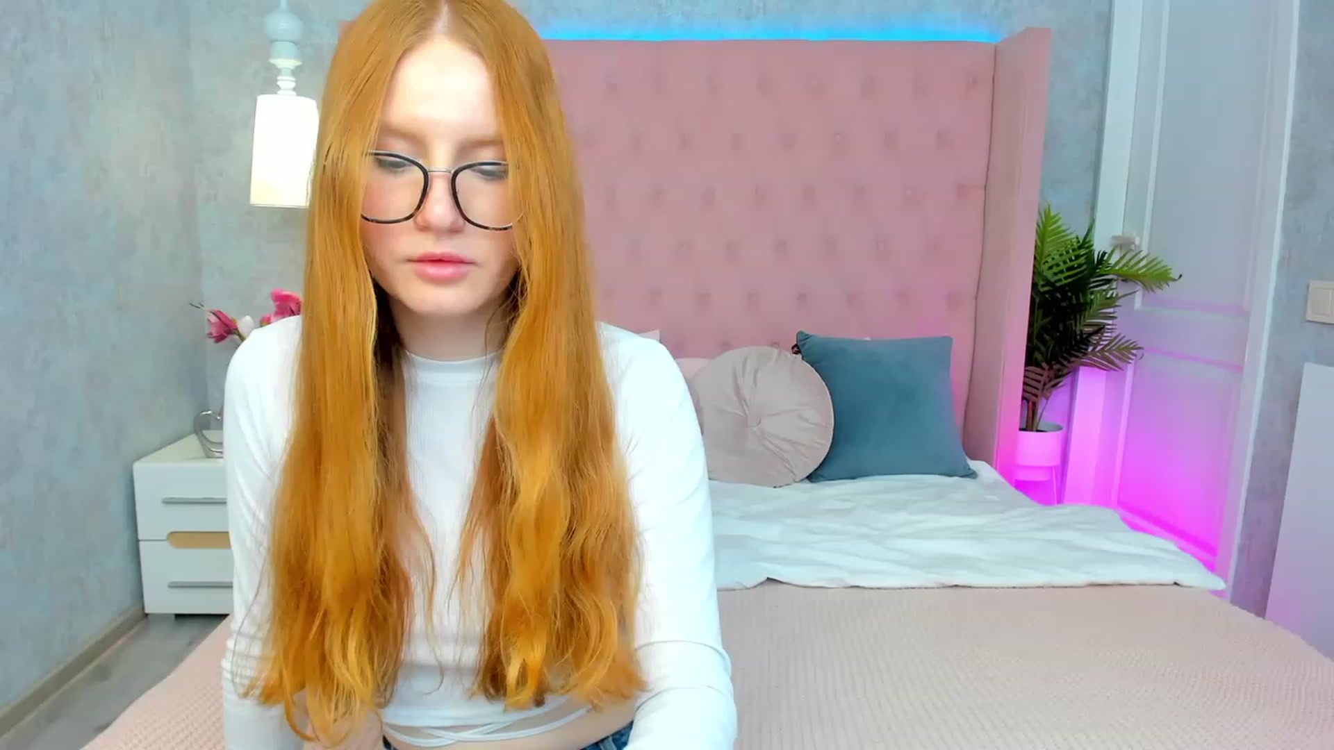 Gallery image thumbnail from MiyaFoxy's myfreecams stream on, 05/28/2023, 18:42 image 1 of 20