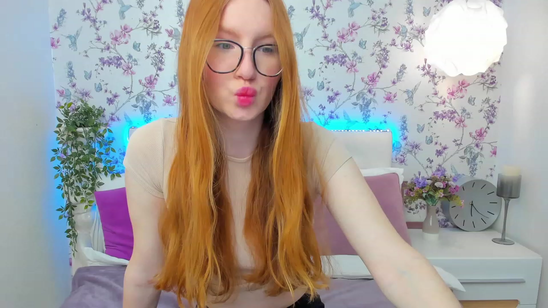 Gallery image thumbnail from MiyaFoxy's myfreecams stream on, 05/29/2023, 07:46 image 1 of 20