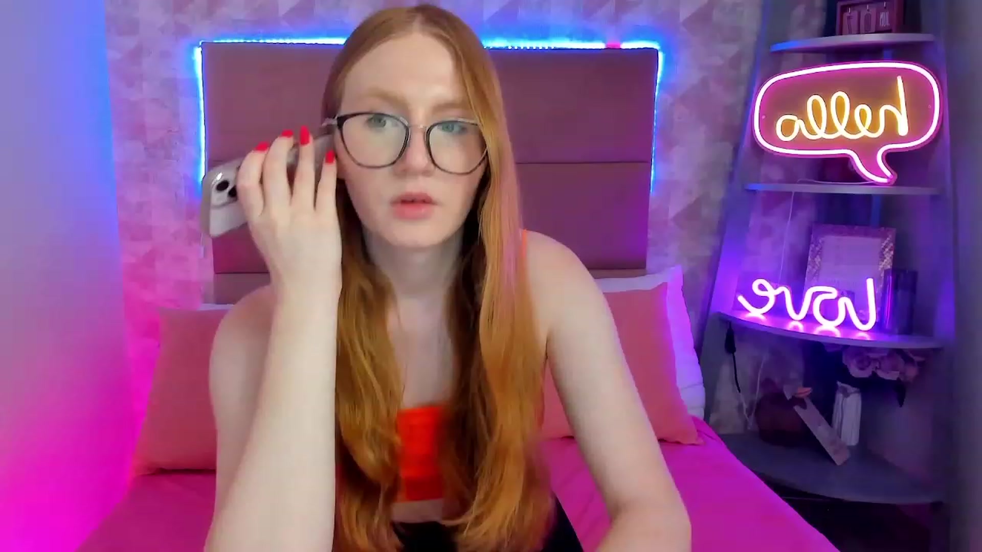 Gallery image thumbnail from MiyaFoxy's myfreecams stream on, 06/10/2023, 16:51 image 4 of 20