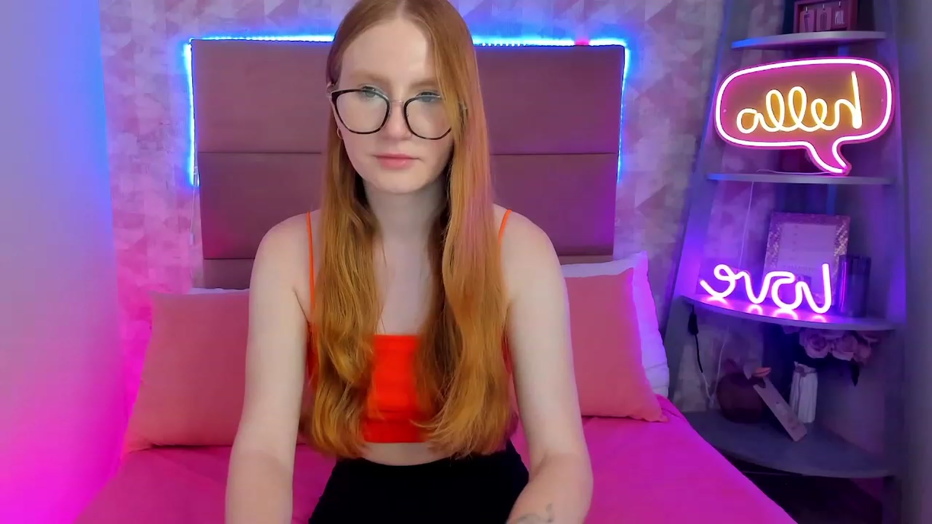 Gallery image thumbnail from MiyaFoxy's myfreecams stream on, 06/10/2023, 16:51 image 6 of 20