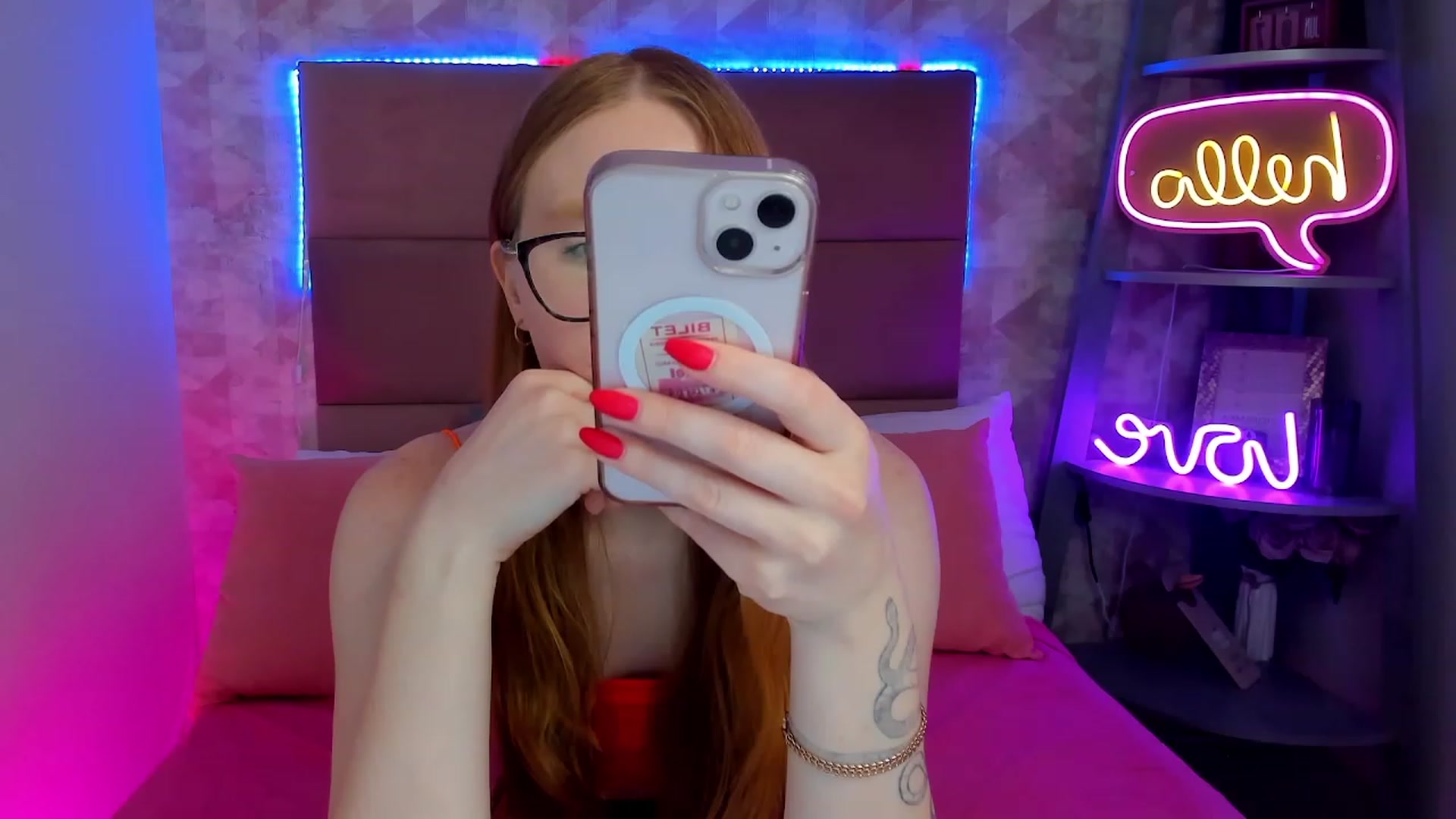 Gallery image thumbnail from MiyaFoxy's myfreecams stream on, 06/10/2023, 16:51 image 5 of 20