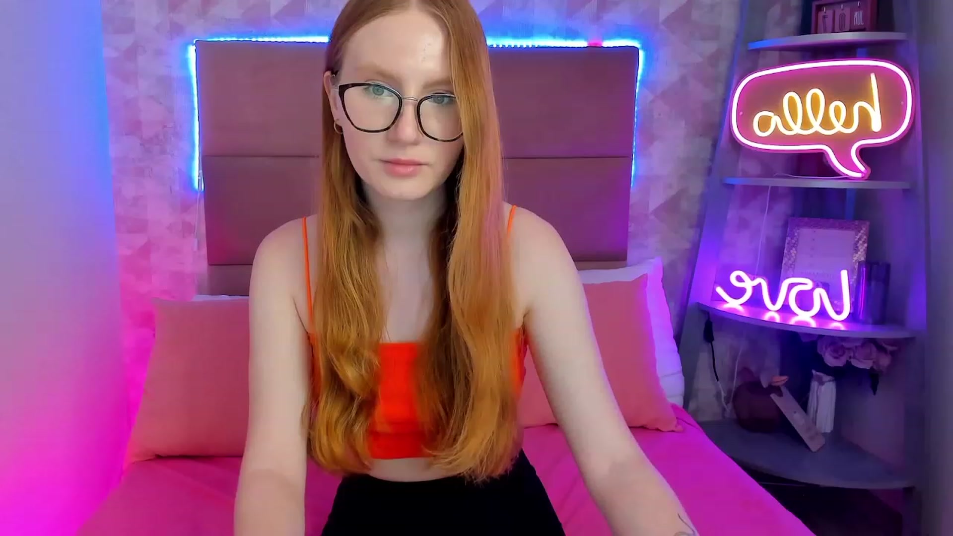 Gallery image thumbnail from MiyaFoxy's myfreecams stream on, 06/10/2023, 16:51 image 17 of 20
