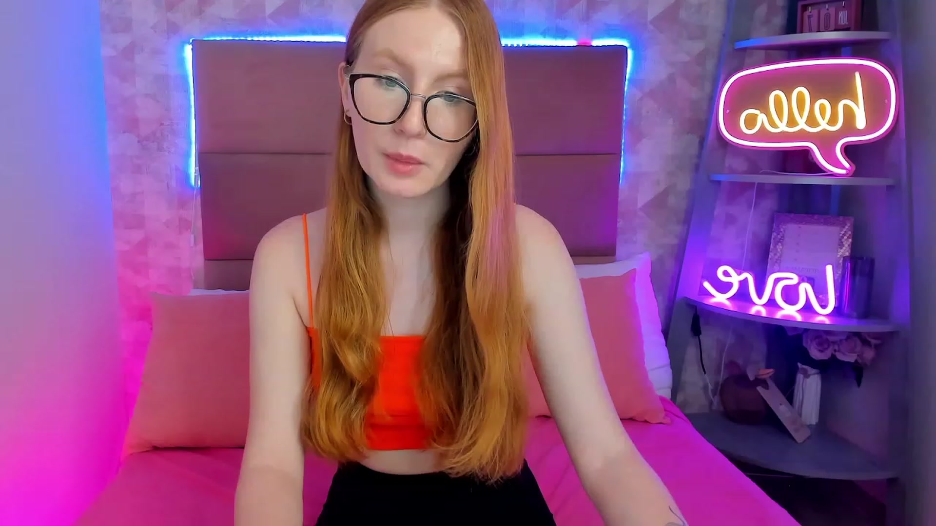 Gallery image thumbnail from MiyaFoxy's myfreecams stream on, 06/10/2023, 16:51 image 13 of 20