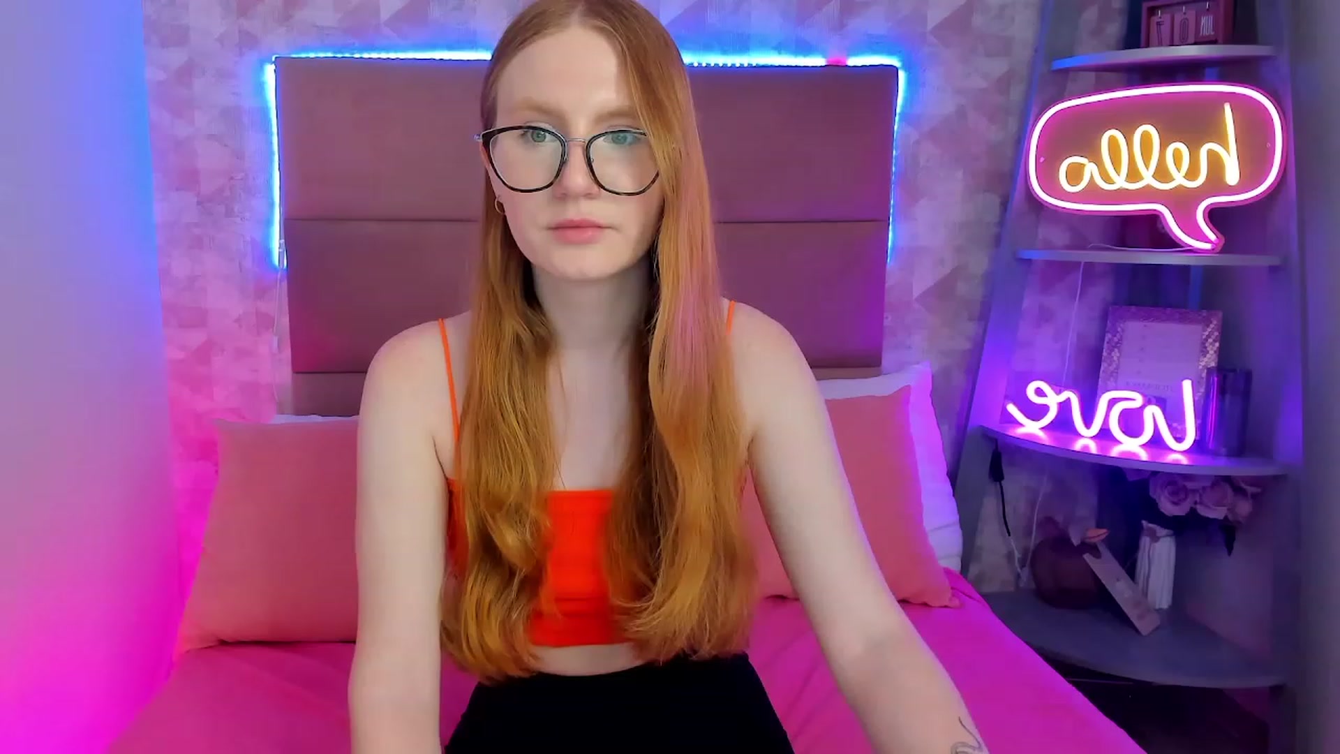 Gallery image thumbnail from MiyaFoxy's myfreecams stream on, 06/10/2023, 16:51 image 9 of 20