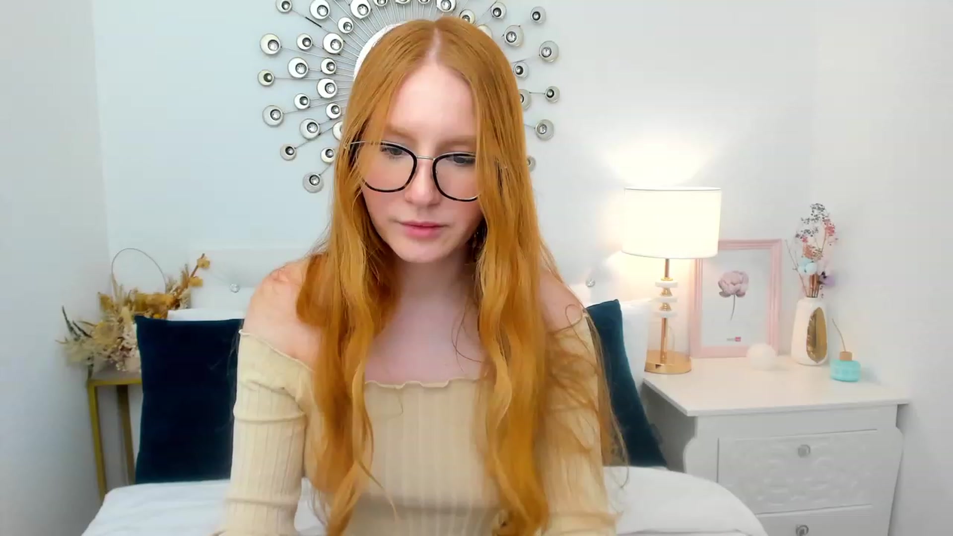 Gallery image thumbnail from MiyaFoxy's myfreecams stream on, 06/11/2023, 16:56 image 3 of 20