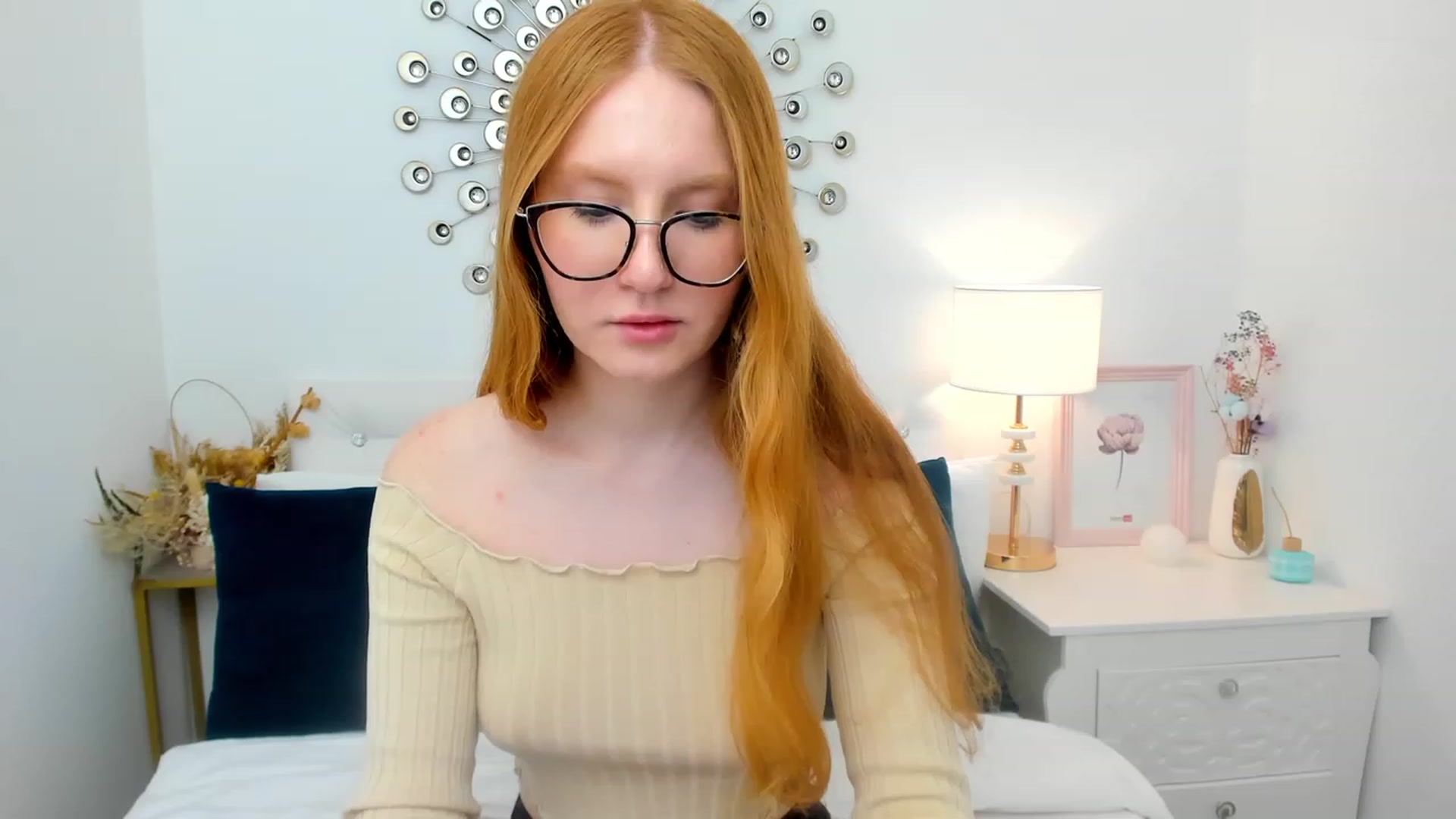 Gallery image thumbnail from MiyaFoxy's myfreecams stream on, 06/11/2023, 16:56 image 1 of 20