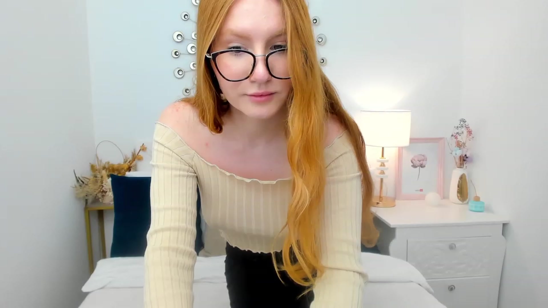 Gallery image thumbnail from MiyaFoxy's myfreecams stream on, 06/11/2023, 16:56 image 9 of 20