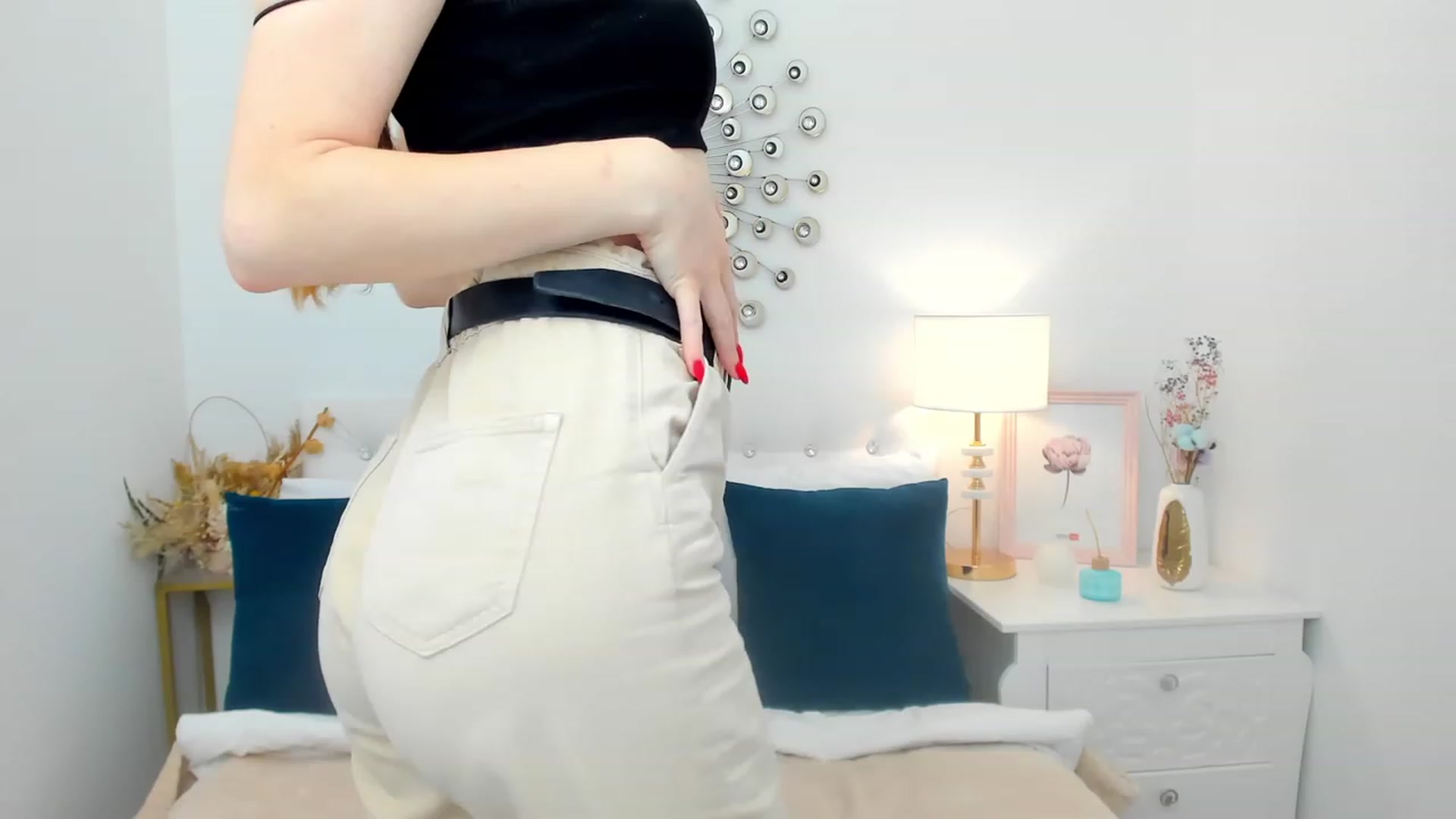 Gallery image thumbnail from MiyaFoxy's myfreecams stream on, 06/12/2023, 17:23 image 12 of 20