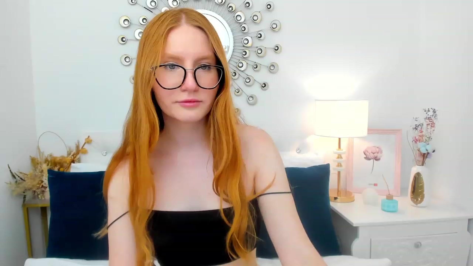 Gallery image thumbnail from MiyaFoxy's myfreecams stream on, 06/12/2023, 17:23 image 16 of 20
