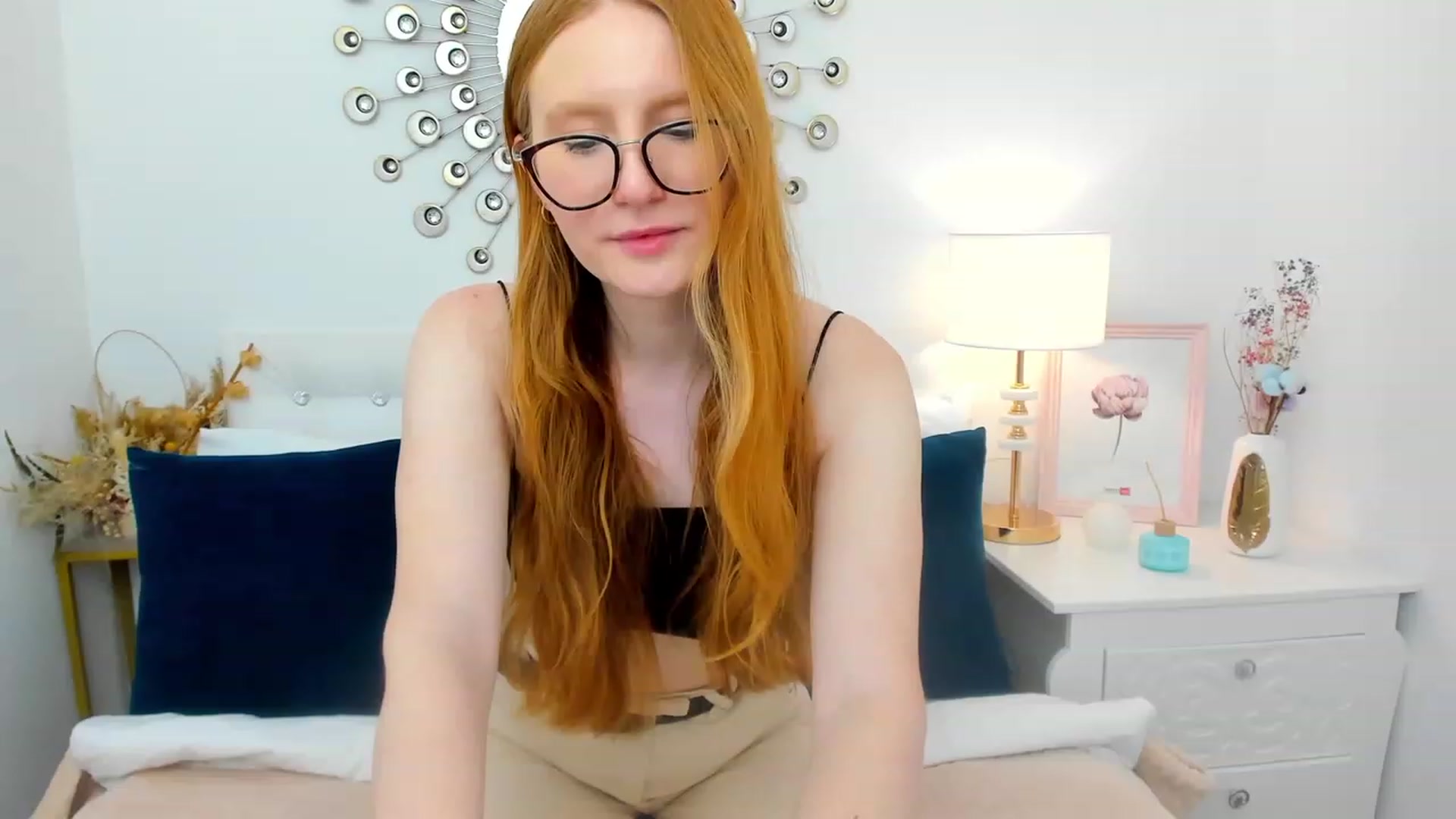 Gallery image thumbnail from MiyaFoxy's myfreecams stream on, 06/12/2023, 17:23 image 4 of 20