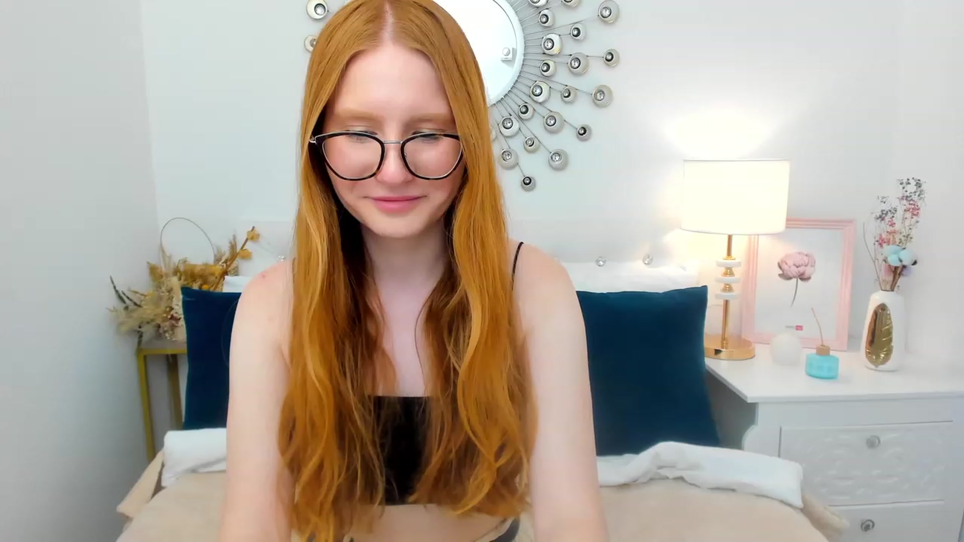 Gallery image thumbnail from MiyaFoxy's myfreecams stream on, 06/12/2023, 17:50 image 4 of 20