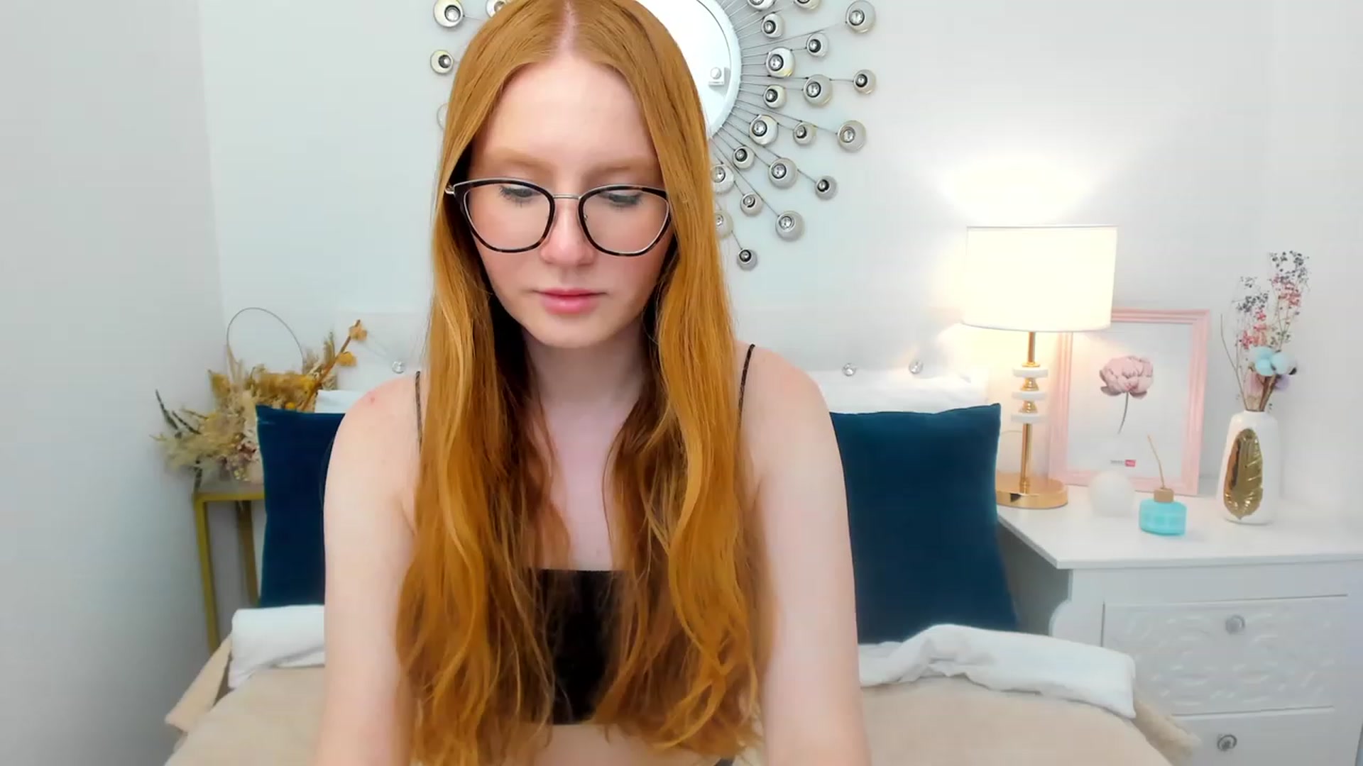 Gallery image thumbnail from MiyaFoxy's myfreecams stream on, 06/12/2023, 17:50 image 2 of 20