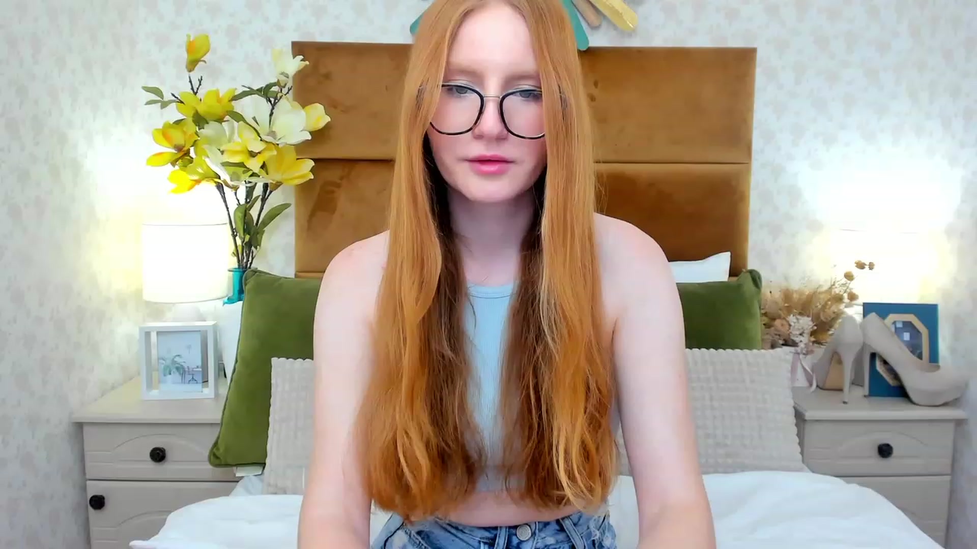 Gallery image thumbnail from MiyaFoxy's myfreecams stream on, 06/18/2023, 14:21 image 6 of 20