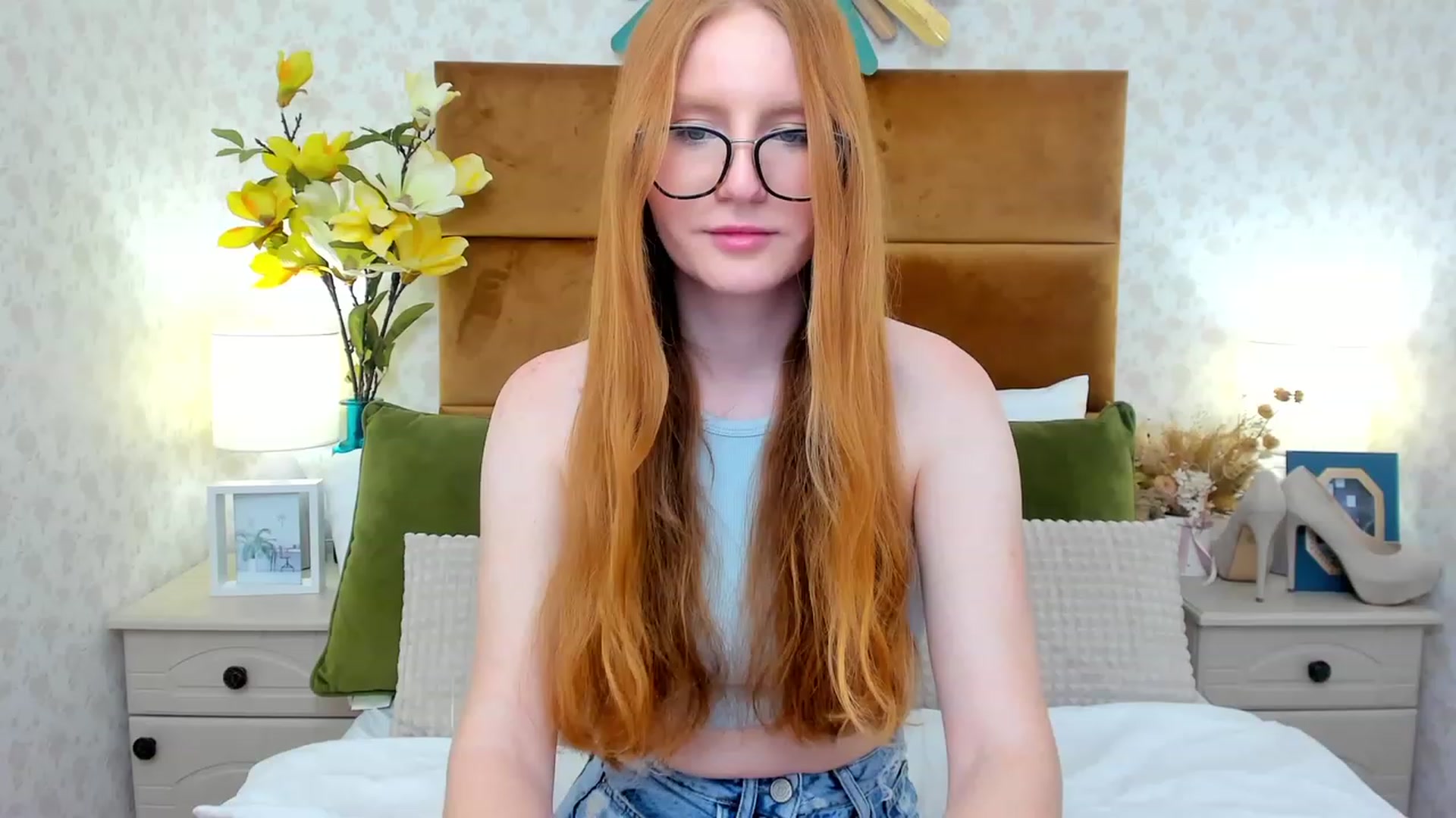 Gallery image thumbnail from MiyaFoxy's myfreecams stream on, 06/18/2023, 14:21 image 10 of 20