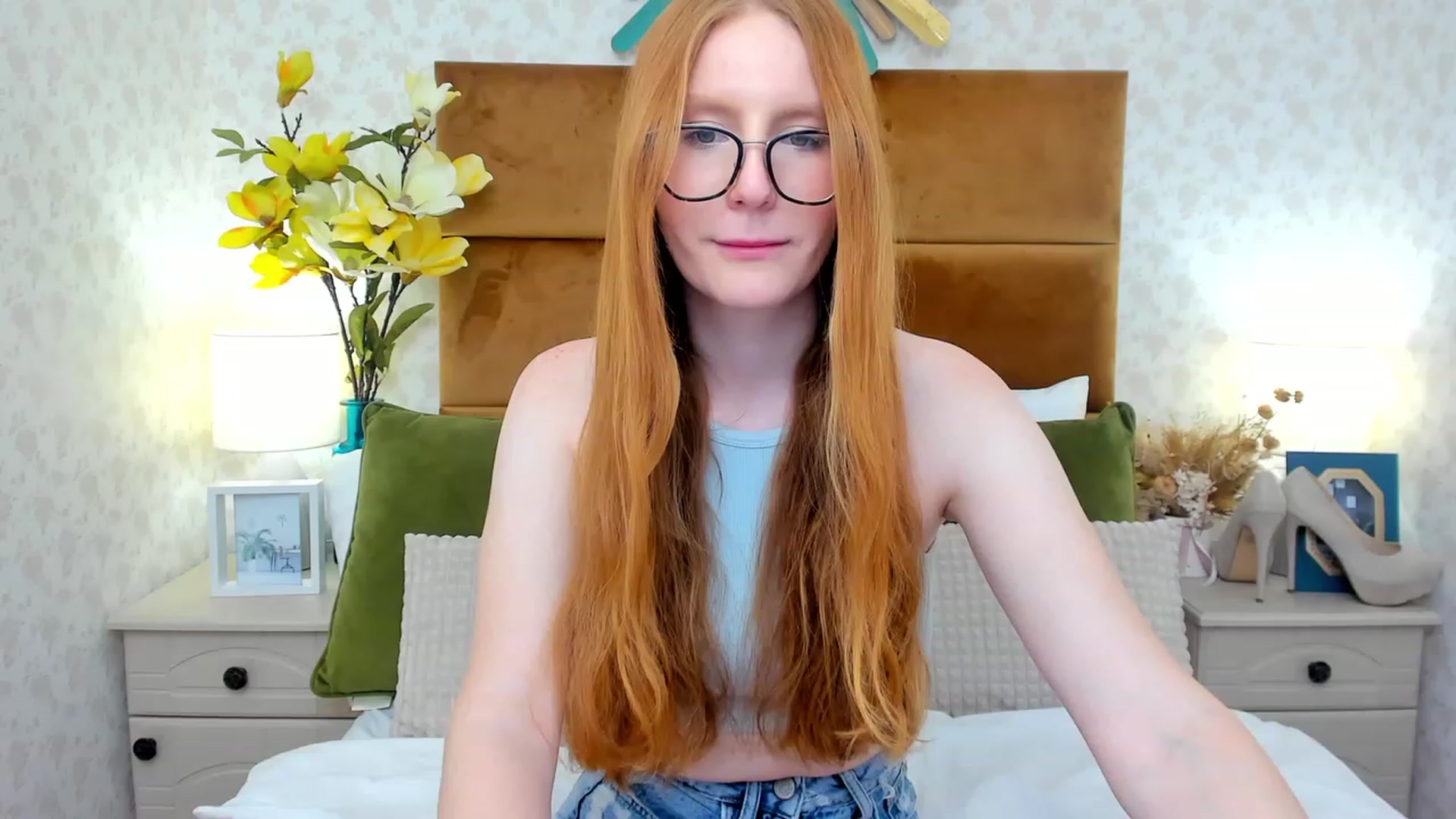 Gallery image thumbnail from MiyaFoxy's myfreecams stream on, 06/18/2023, 14:21 image 5 of 20