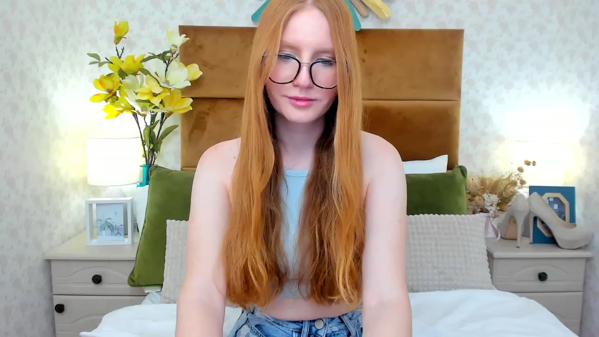 Gallery image thumbnail from MiyaFoxy's myfreecams stream on, 06/18/2023, 14:21 image 7 of 20