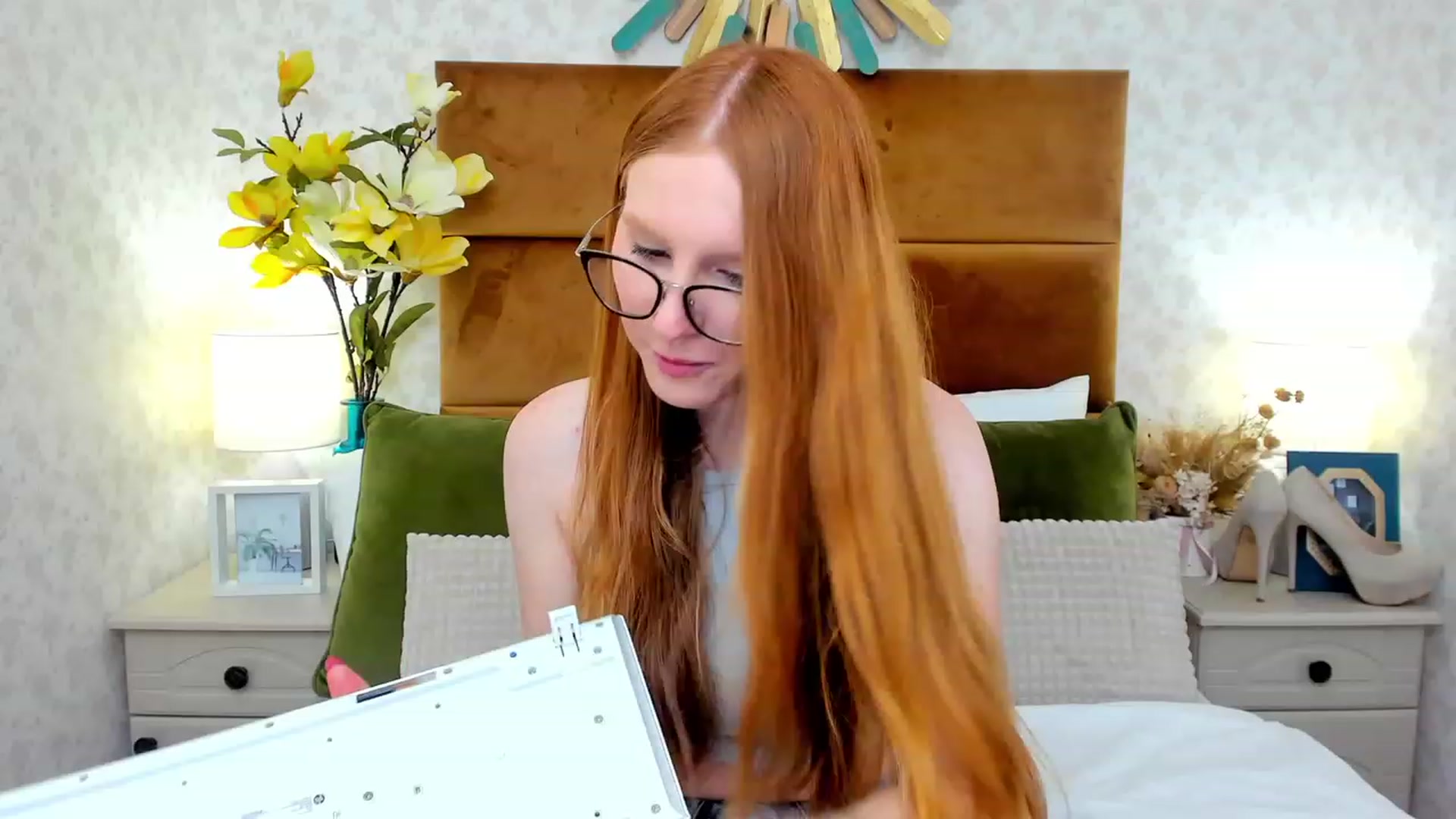 Gallery image thumbnail from MiyaFoxy's myfreecams stream on, 06/18/2023, 14:21 image 17 of 20