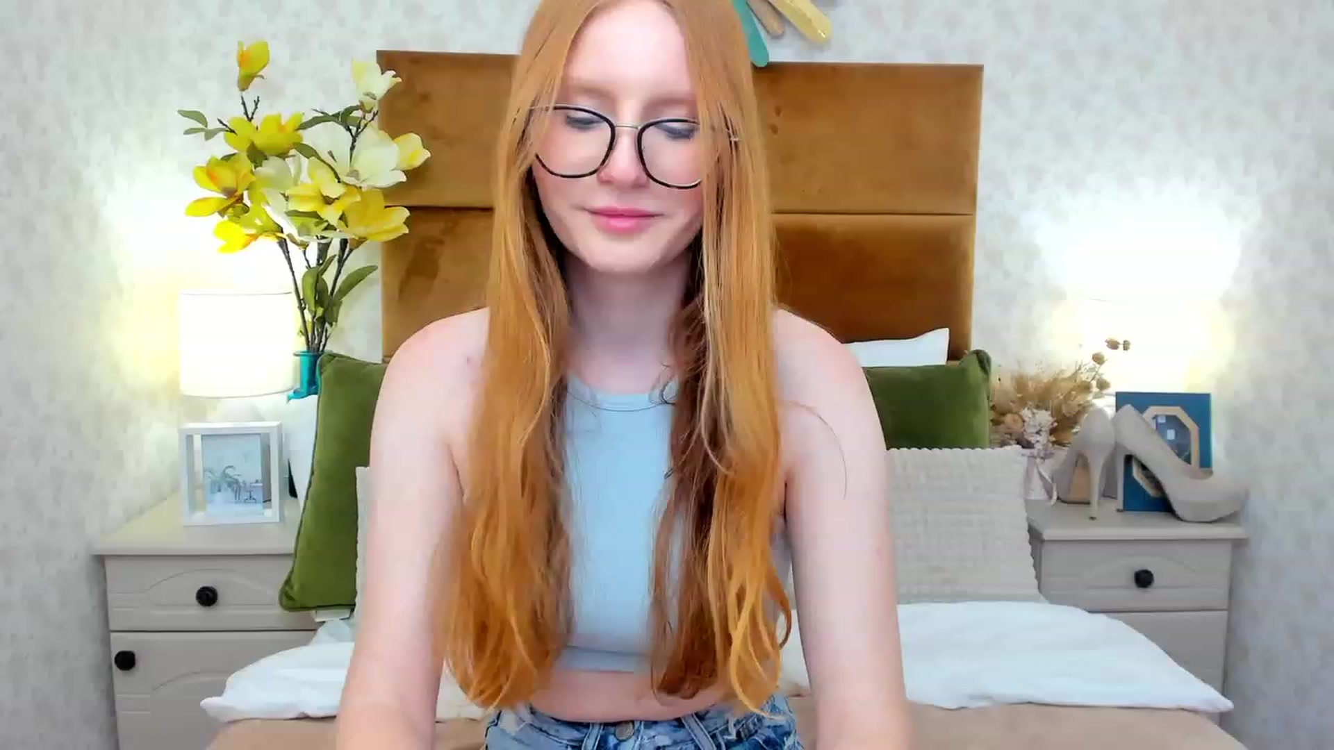 Gallery image thumbnail from MiyaFoxy's myfreecams stream on, 06/18/2023, 15:34 image 7 of 20