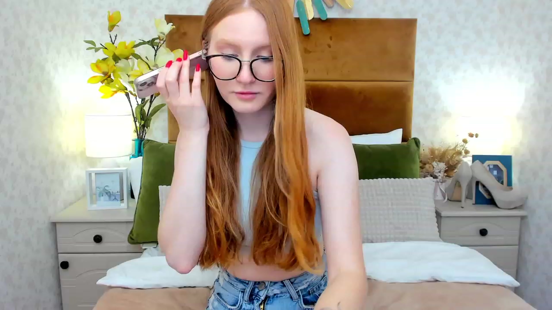 Gallery image thumbnail from MiyaFoxy's myfreecams stream on, 06/18/2023, 15:34 image 20 of 20