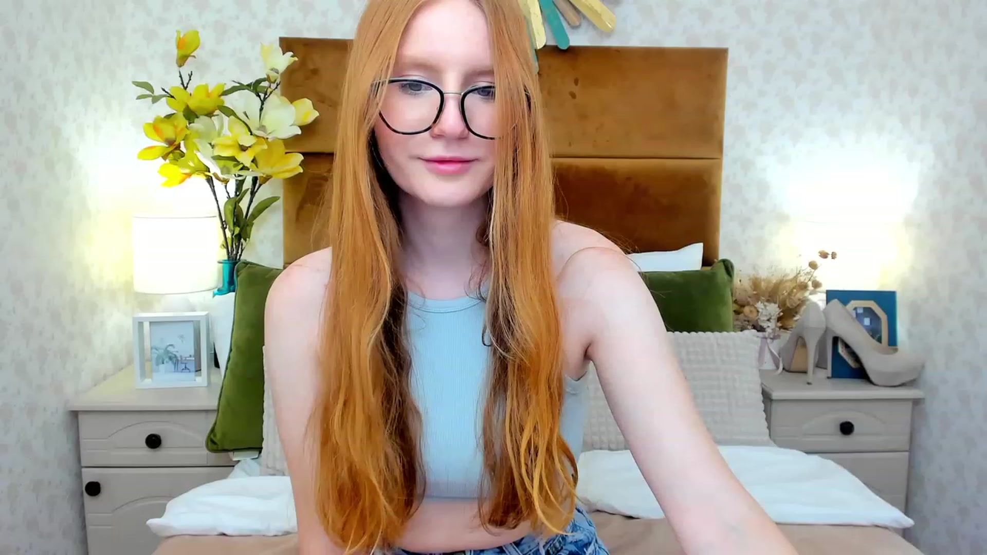 Gallery image thumbnail from MiyaFoxy's myfreecams stream on, 06/18/2023, 15:34 image 5 of 20