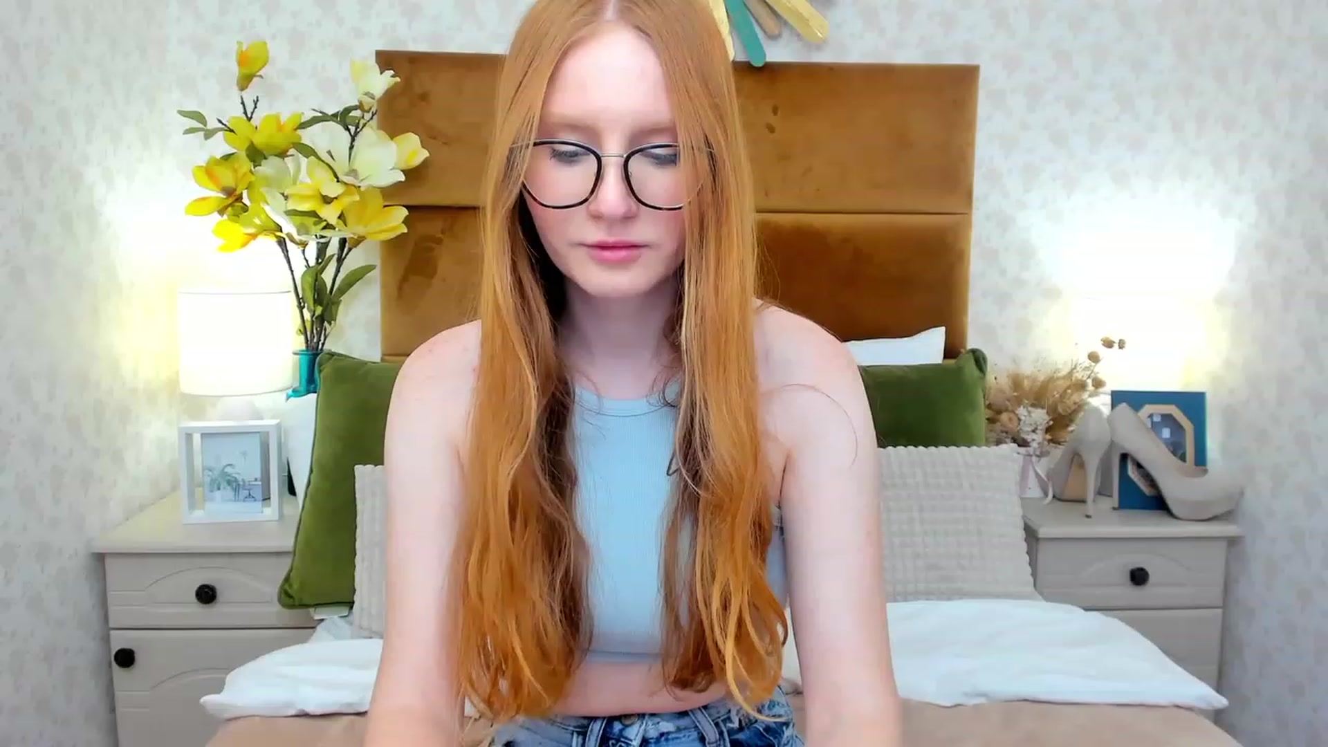 Gallery image thumbnail from MiyaFoxy's myfreecams stream on, 06/18/2023, 15:34 image 6 of 20