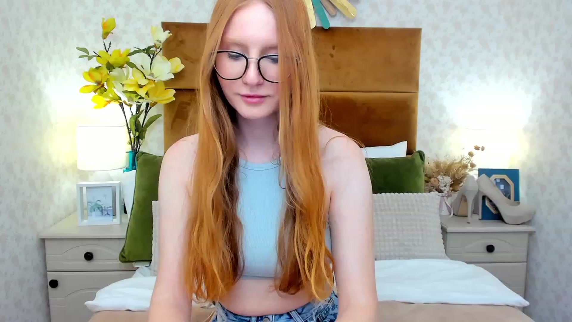 Gallery image thumbnail from MiyaFoxy's myfreecams stream on, 06/18/2023, 15:34 image 4 of 20