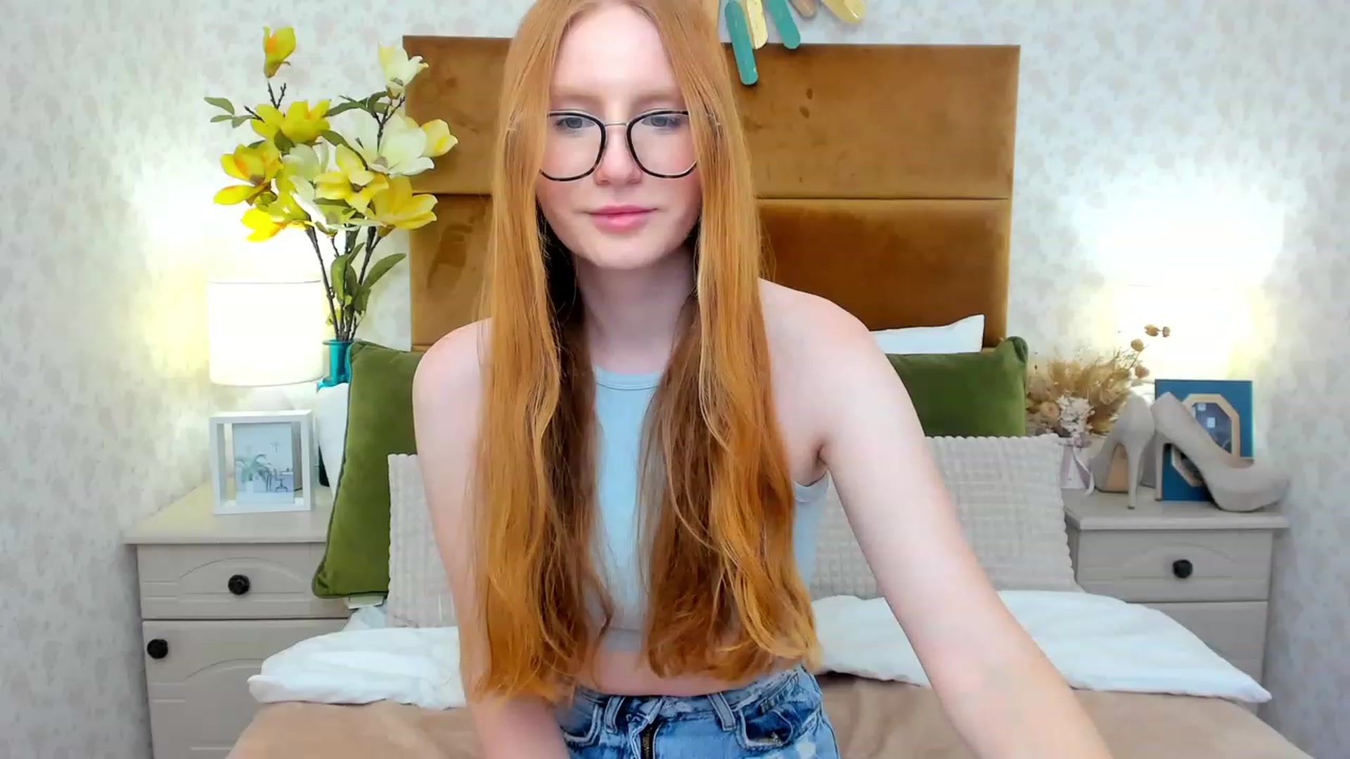 Gallery image thumbnail from MiyaFoxy's myfreecams stream on, 06/18/2023, 15:34 image 18 of 20