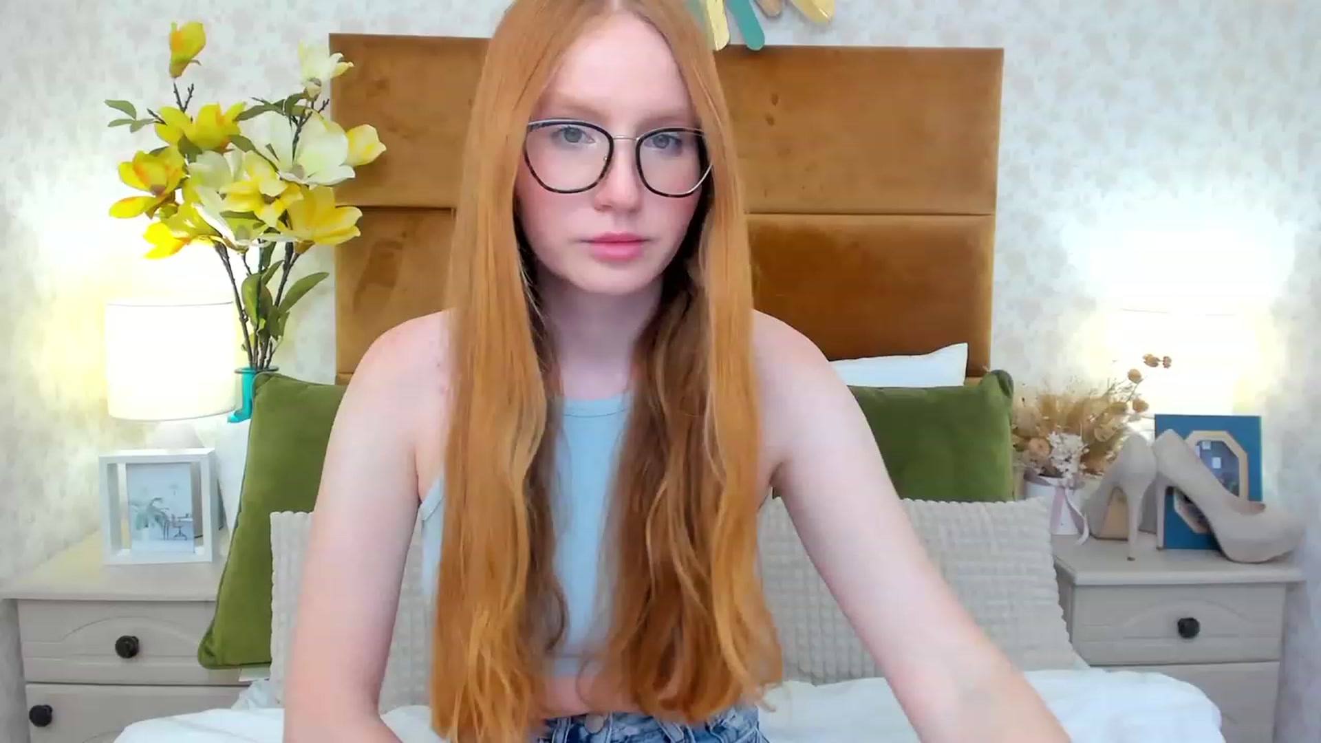 Gallery image thumbnail from MiyaFoxy's myfreecams stream on, 06/18/2023, 16:44 image 12 of 20