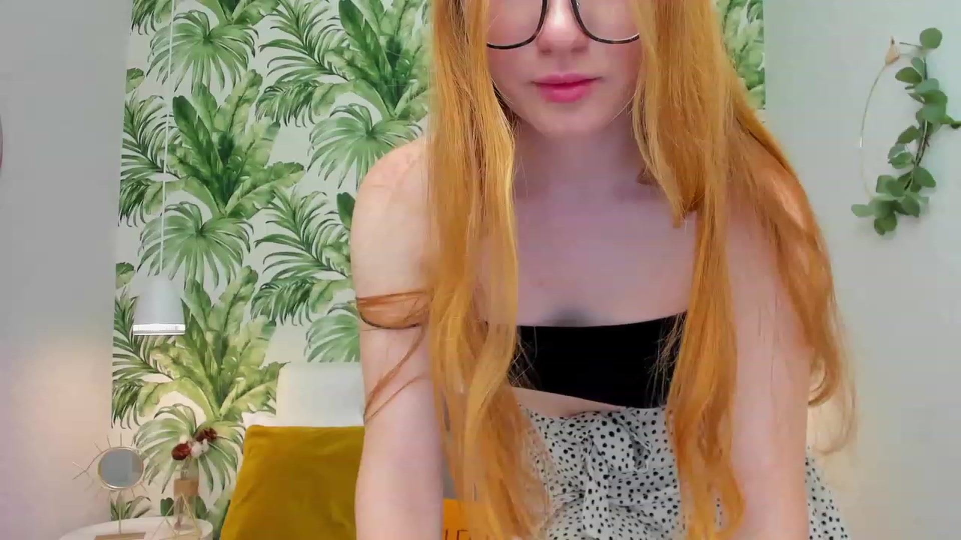 Gallery image thumbnail from MiyaFoxy's myfreecams stream on, 06/25/2023, 16:25 image 12 of 20