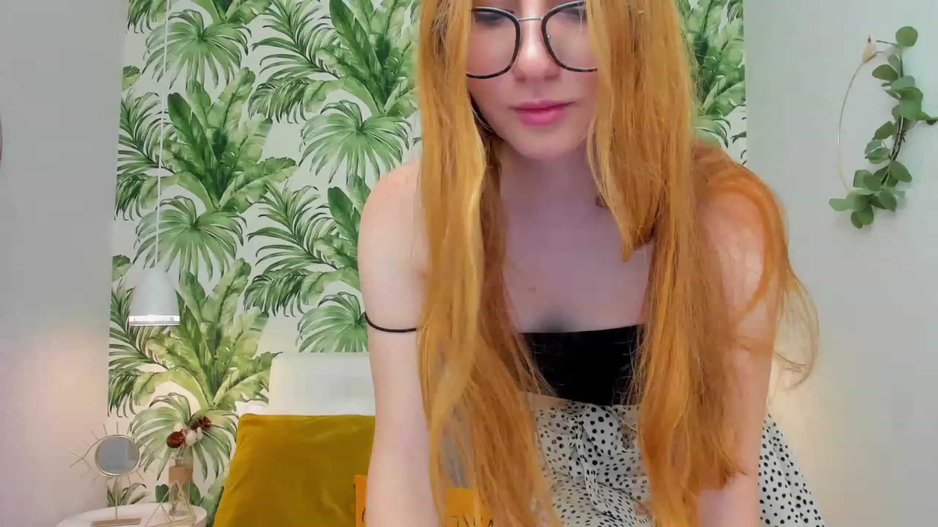 Gallery image thumbnail from MiyaFoxy's myfreecams stream on, 06/25/2023, 16:25 image 13 of 20