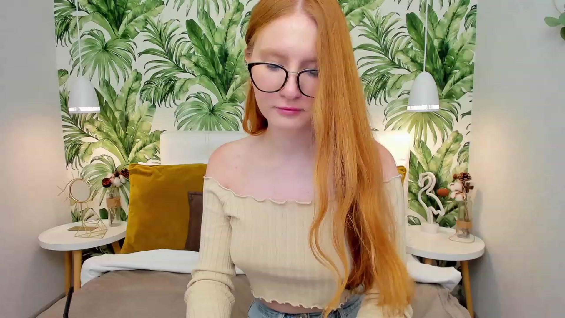 Gallery image thumbnail from MiyaFoxy's myfreecams stream on, 06/26/2023, 16:57 image 1 of 20