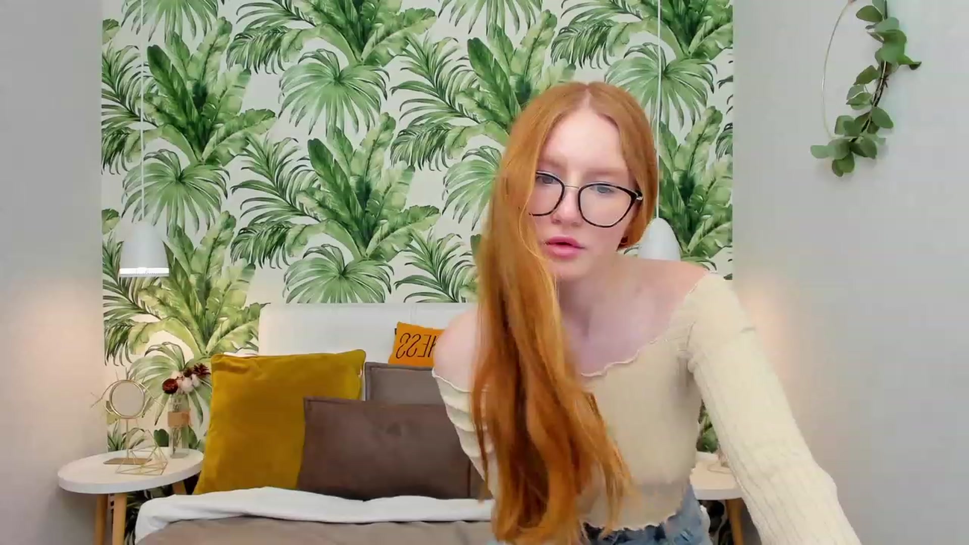 Gallery image thumbnail from MiyaFoxy's myfreecams stream on, 06/26/2023, 16:57 image 13 of 20