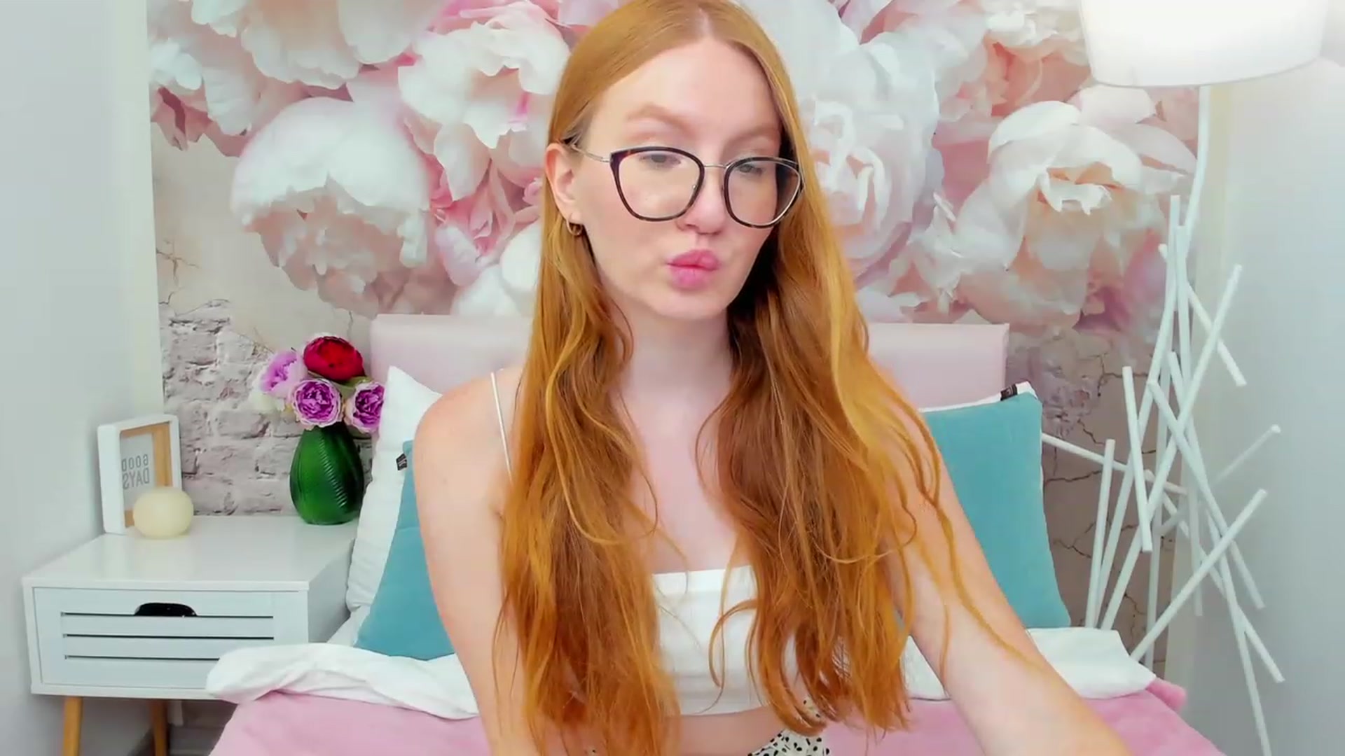 Gallery image thumbnail from MiyaFoxy's myfreecams stream on, 08/09/2023, 18:22 image 14 of 20