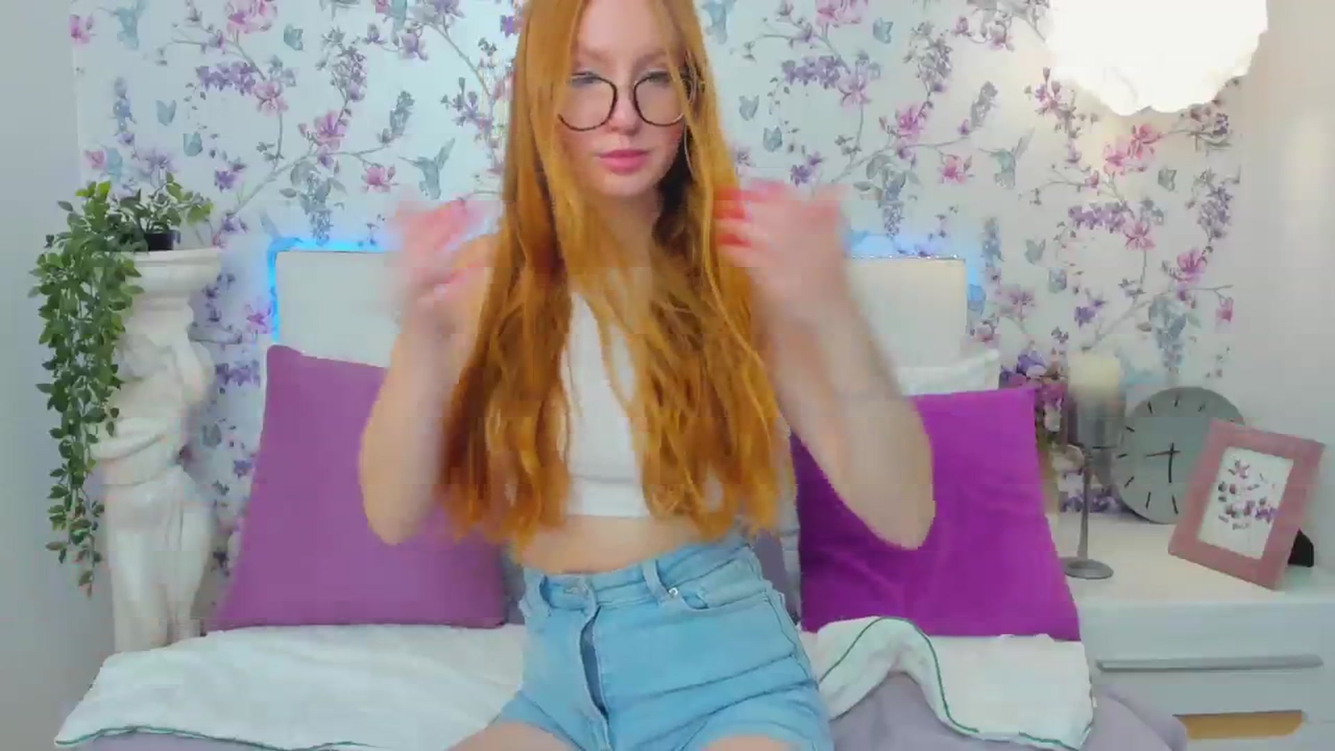 Gallery image thumbnail from MiyaFoxy's myfreecams stream on, 08/12/2023, 17:49 image 13 of 20