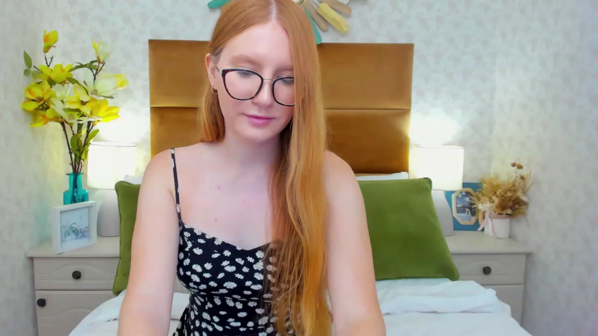 Gallery image thumbnail from MiyaFoxy's myfreecams stream on, 08/18/2023, 12:29 image 20 of 20