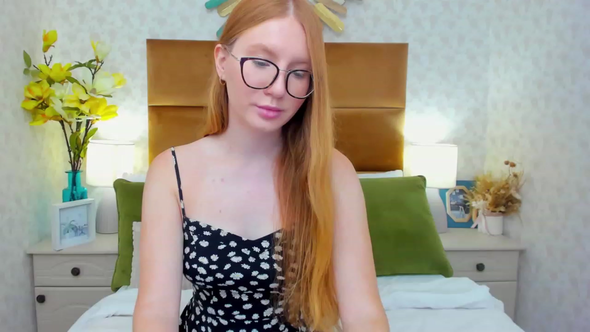 Gallery image thumbnail from MiyaFoxy's myfreecams stream on, 08/18/2023, 12:29 image 17 of 20
