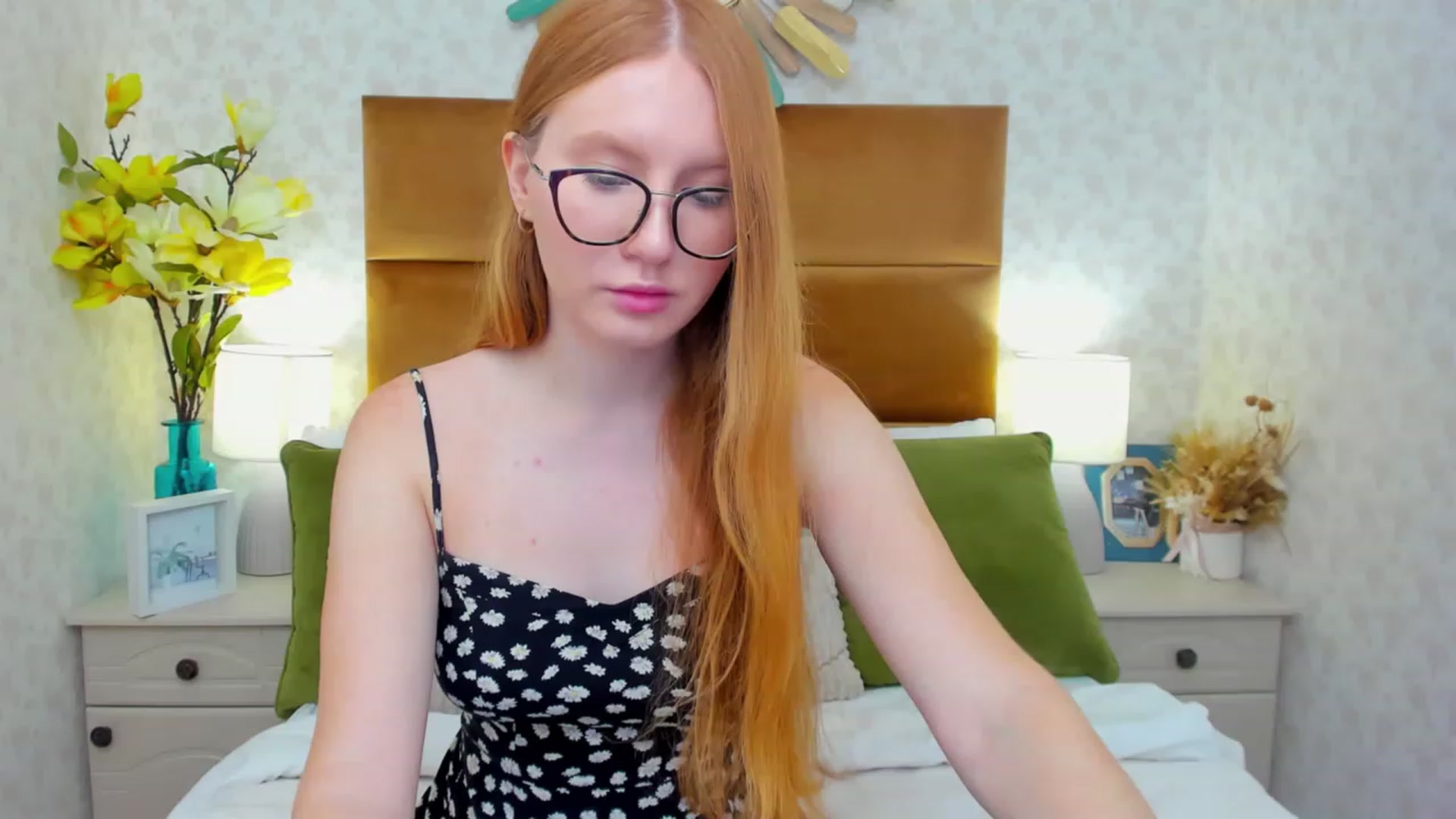 Gallery image thumbnail from MiyaFoxy's myfreecams stream on, 08/18/2023, 12:29 image 15 of 20