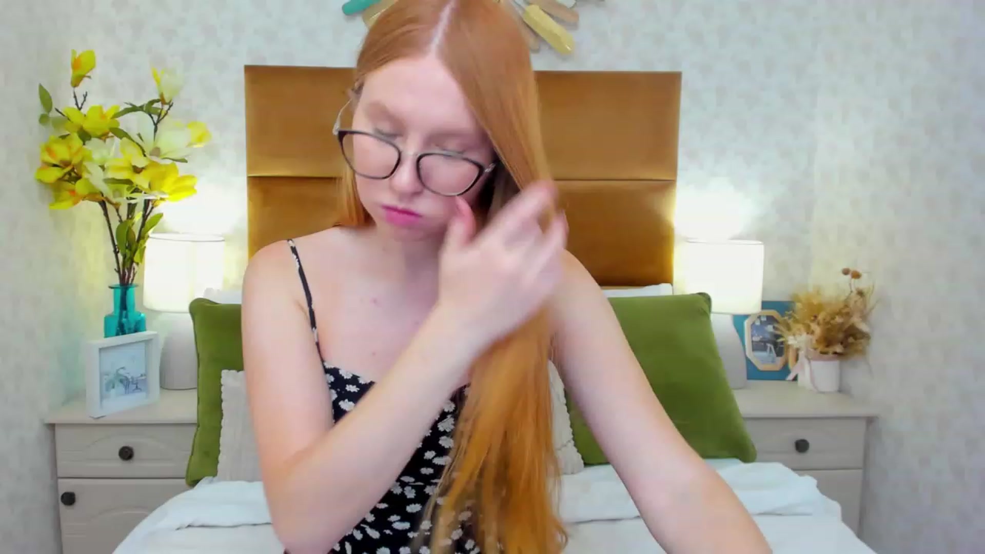 Gallery image thumbnail from MiyaFoxy's myfreecams stream on, 08/18/2023, 12:29 image 18 of 20