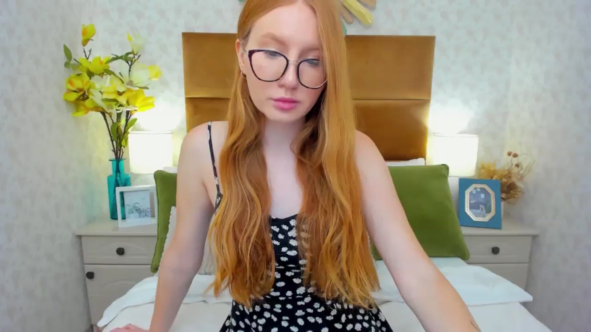 Gallery image thumbnail from MiyaFoxy's myfreecams stream on, 08/18/2023, 13:34 image 10 of 20