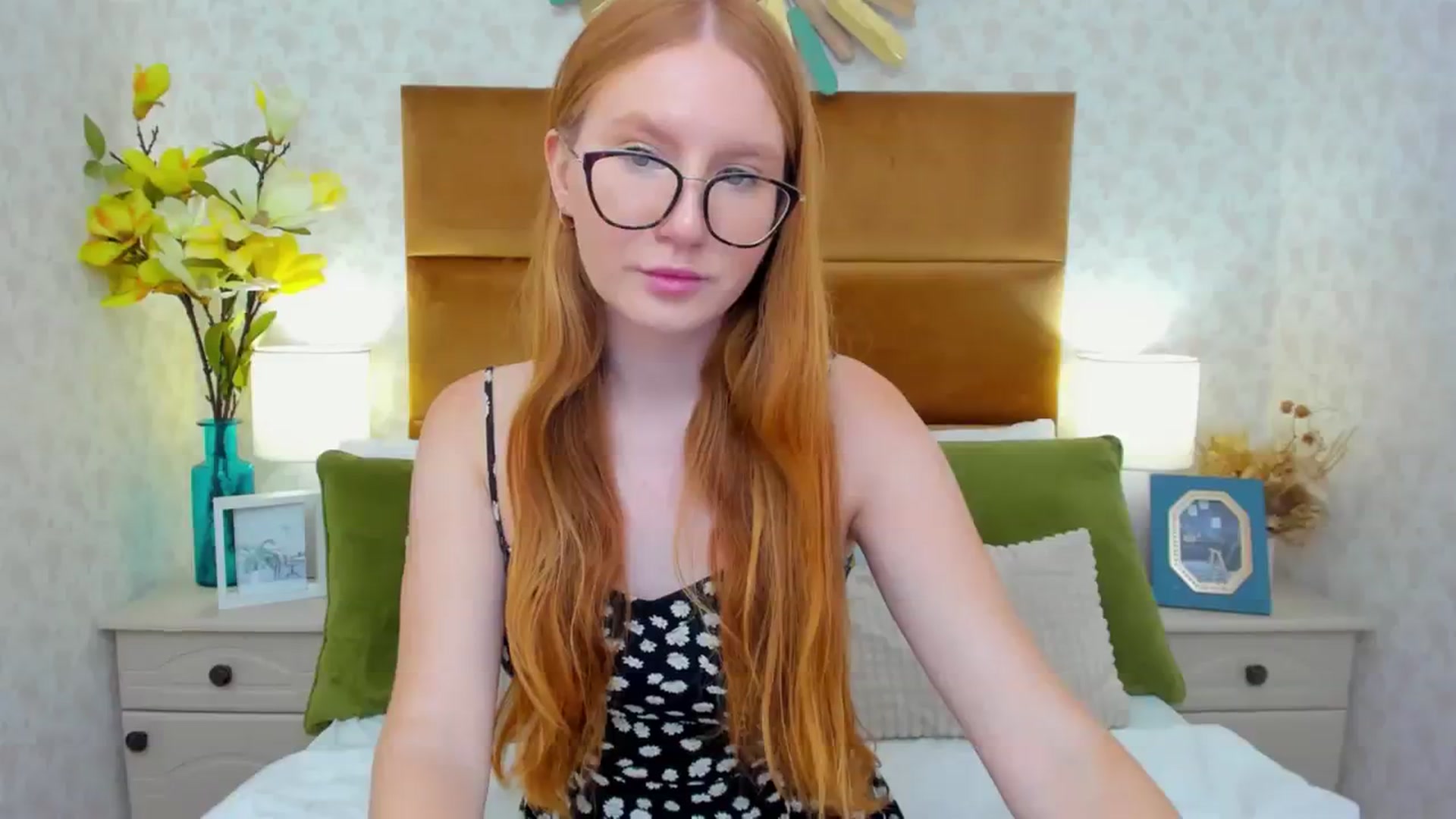 Gallery image thumbnail from MiyaFoxy's myfreecams stream on, 08/18/2023, 14:10 image 6 of 20