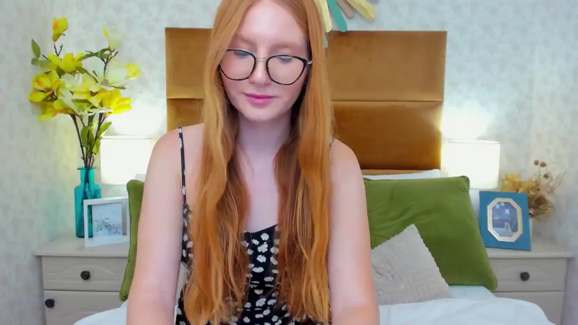 Gallery image thumbnail from MiyaFoxy's myfreecams stream on, 08/18/2023, 15:38 image 4 of 20