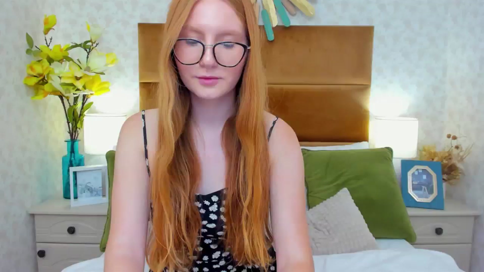 Gallery image thumbnail from MiyaFoxy's myfreecams stream on, 08/18/2023, 15:38 image 1 of 20