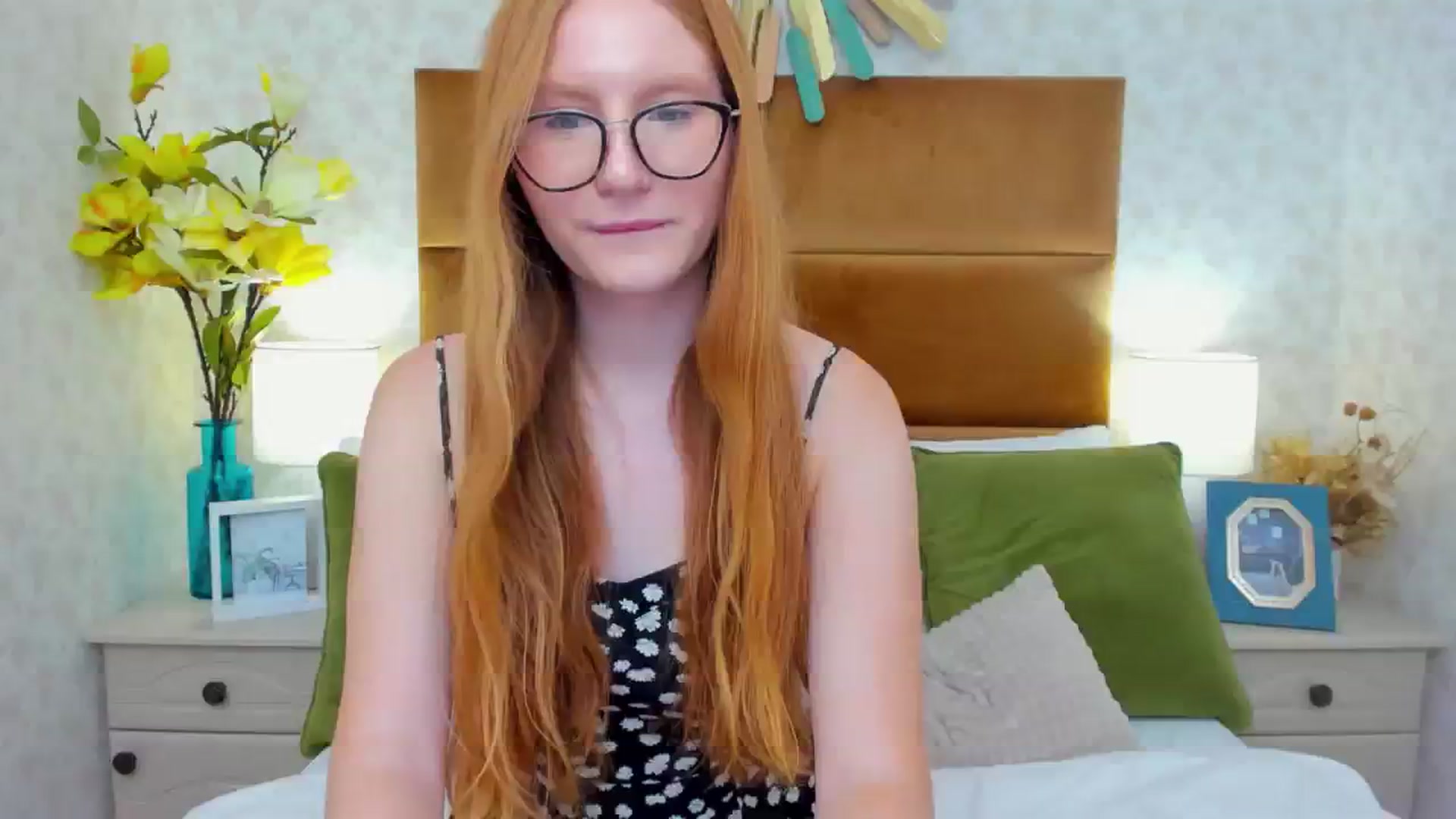 Gallery image thumbnail from MiyaFoxy's myfreecams stream on, 08/18/2023, 15:38 image 3 of 20