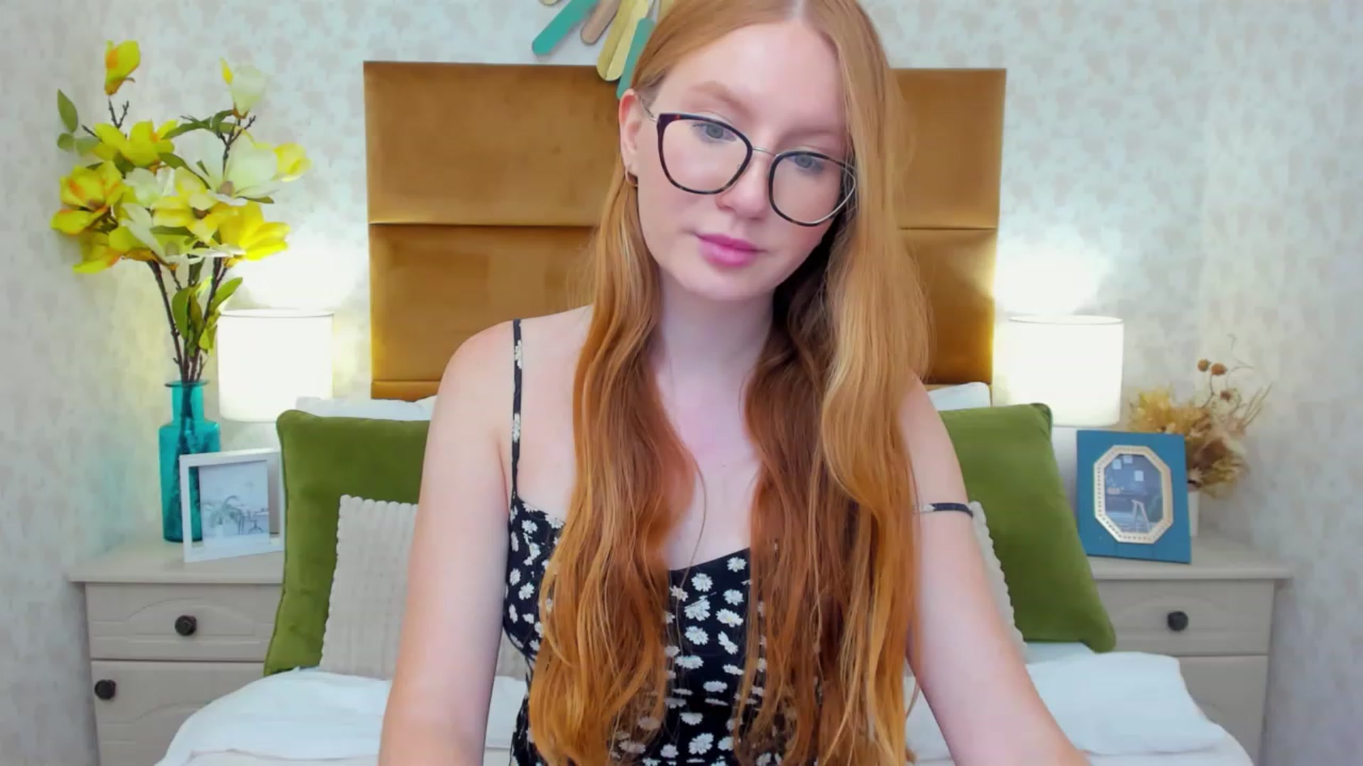 Gallery image thumbnail from MiyaFoxy's myfreecams stream on, 08/18/2023, 17:46 image 16 of 20
