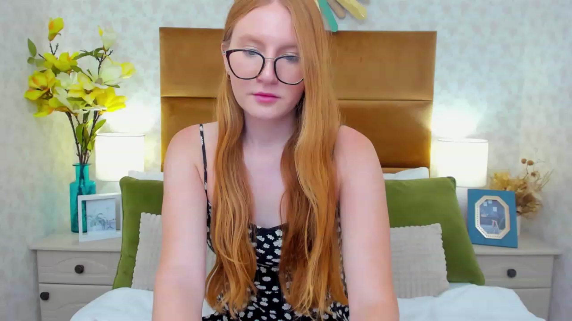 Gallery image thumbnail from MiyaFoxy's myfreecams stream on, 08/18/2023, 17:46 image 3 of 20