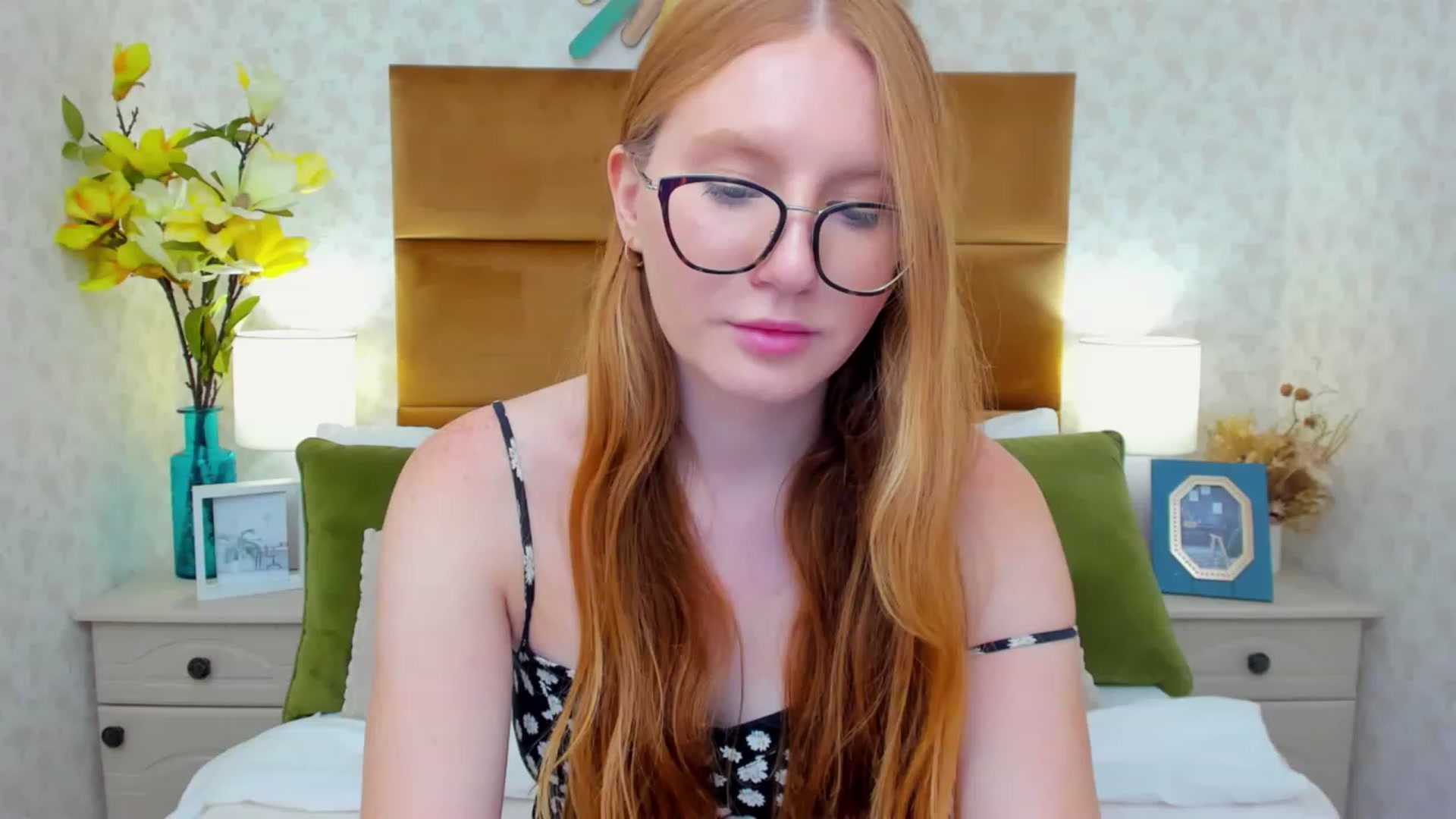 Gallery image thumbnail from MiyaFoxy's myfreecams stream on, 08/18/2023, 17:46 image 18 of 20